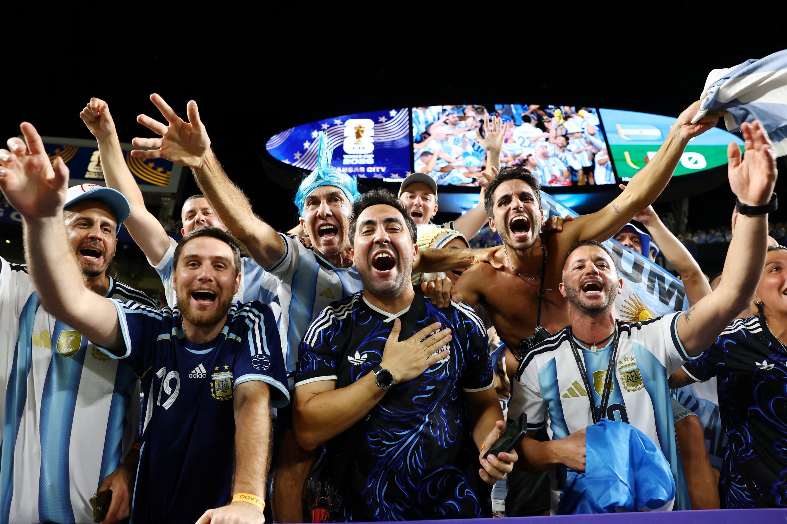 Si la Selección pasa a la final, la ola compradora de la comunidad argentina en Nueva York y Nueva Jersey, una de las diásporas más numerosas del país (Foto: REUTERS/Bernadett Szabo)