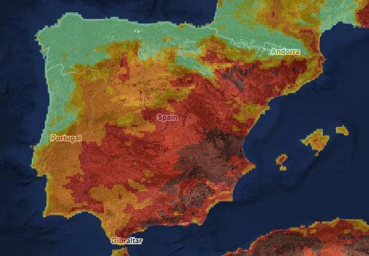 Un mapa de Copernicus la Península Ibérica ilustra el nivel de riesgo de incendios en diversas zonas de España (Copernicus UE)
