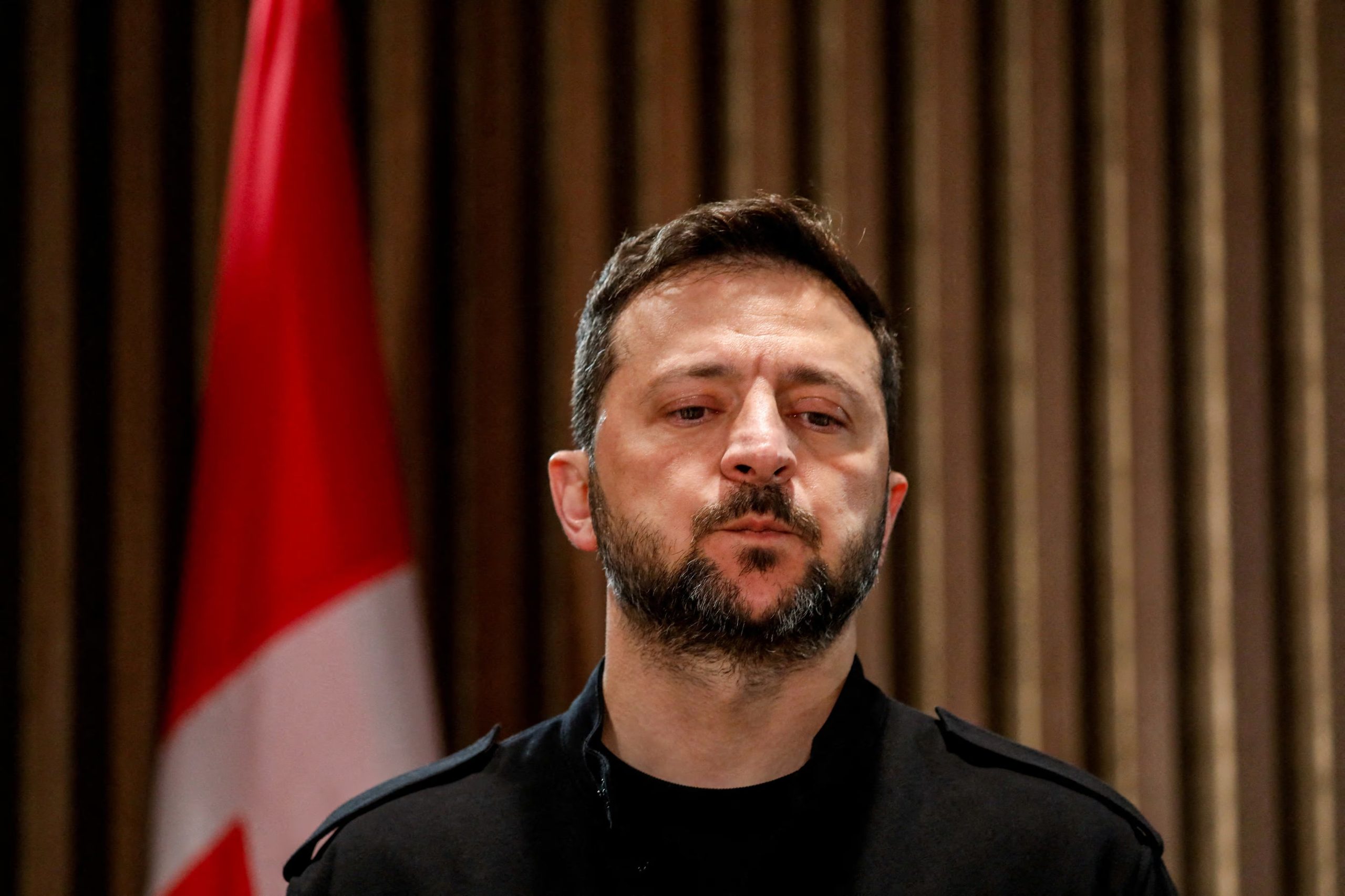 El presidente ucraniano, Volodímir Zelenski, durante la cumbre del G7 en Kananaskis, Alberta, Canadá. Zelenski advirtió sobre el posible envío de 30.000 soldados norcoreanos adicionales a Rusia (archivo, 17 de junio de 2025, REUTERS/Amber Bracken).