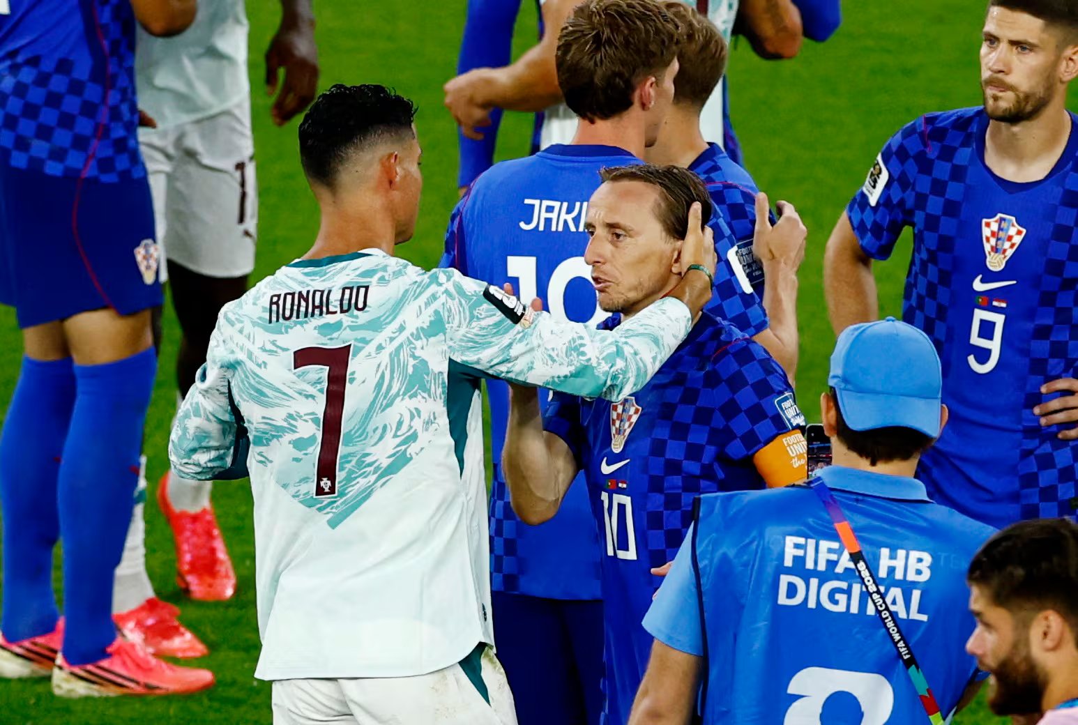 Cristiano Ronaldo saludó a Luka Modric al término del partido en Toronto - crédito Jeenah Moon/REUTERS
