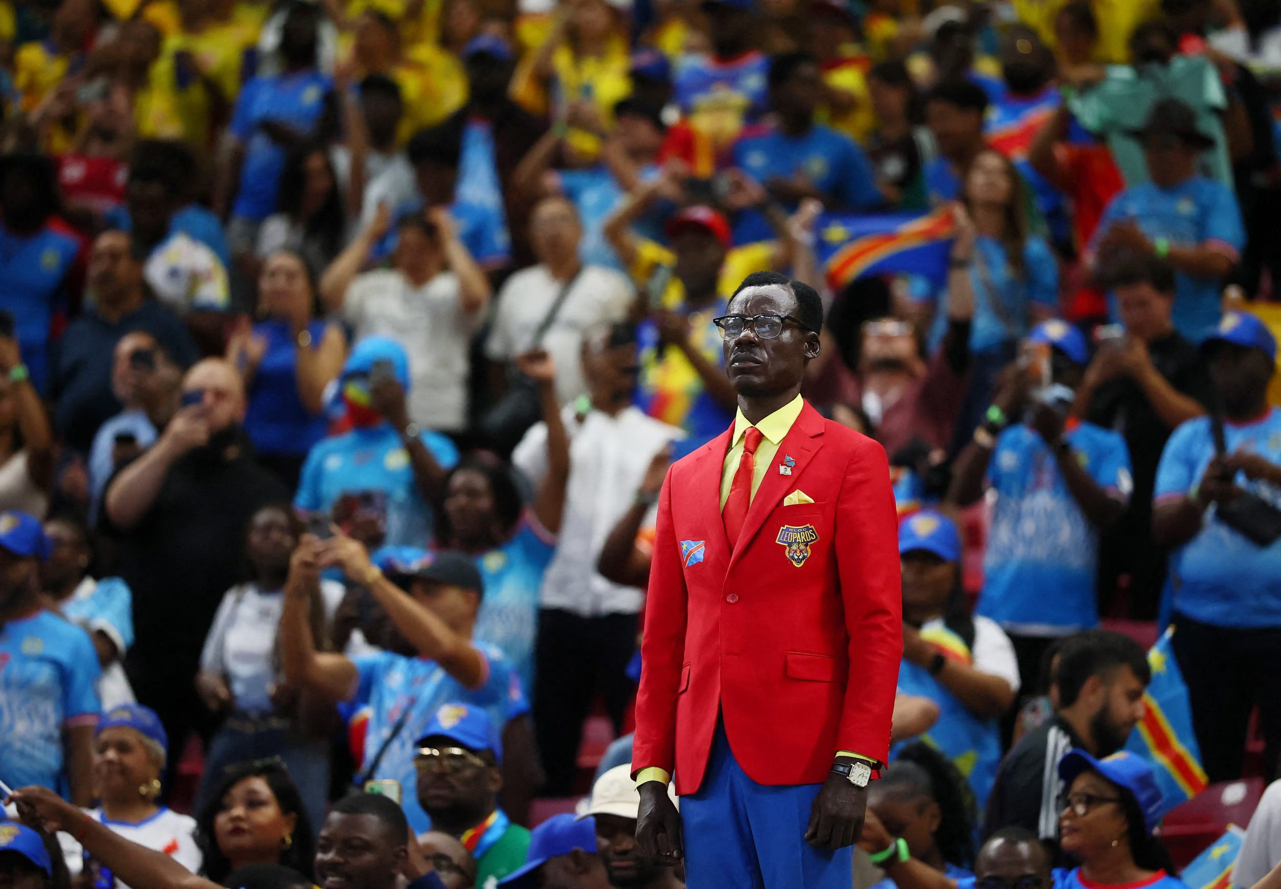 El aficionado de la República Democrática del Congo, también conocido como Lumumba Vea, estuvo en las gradas antes del partido contra Colombia - crédito Eloisa Sánchez / REUTERS