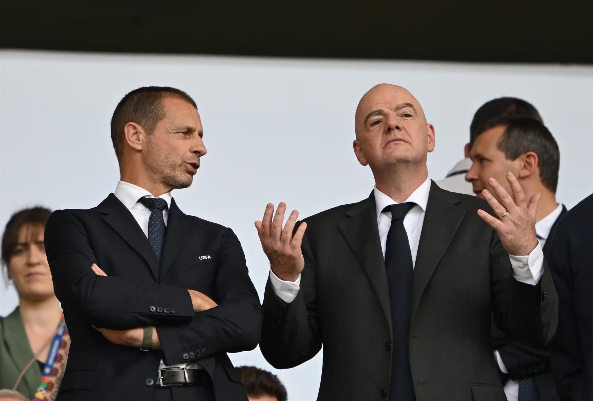 Aleksander Ceferin, presidente de la UEFA, junto a Gianni Infantino, titular de la FIFA
