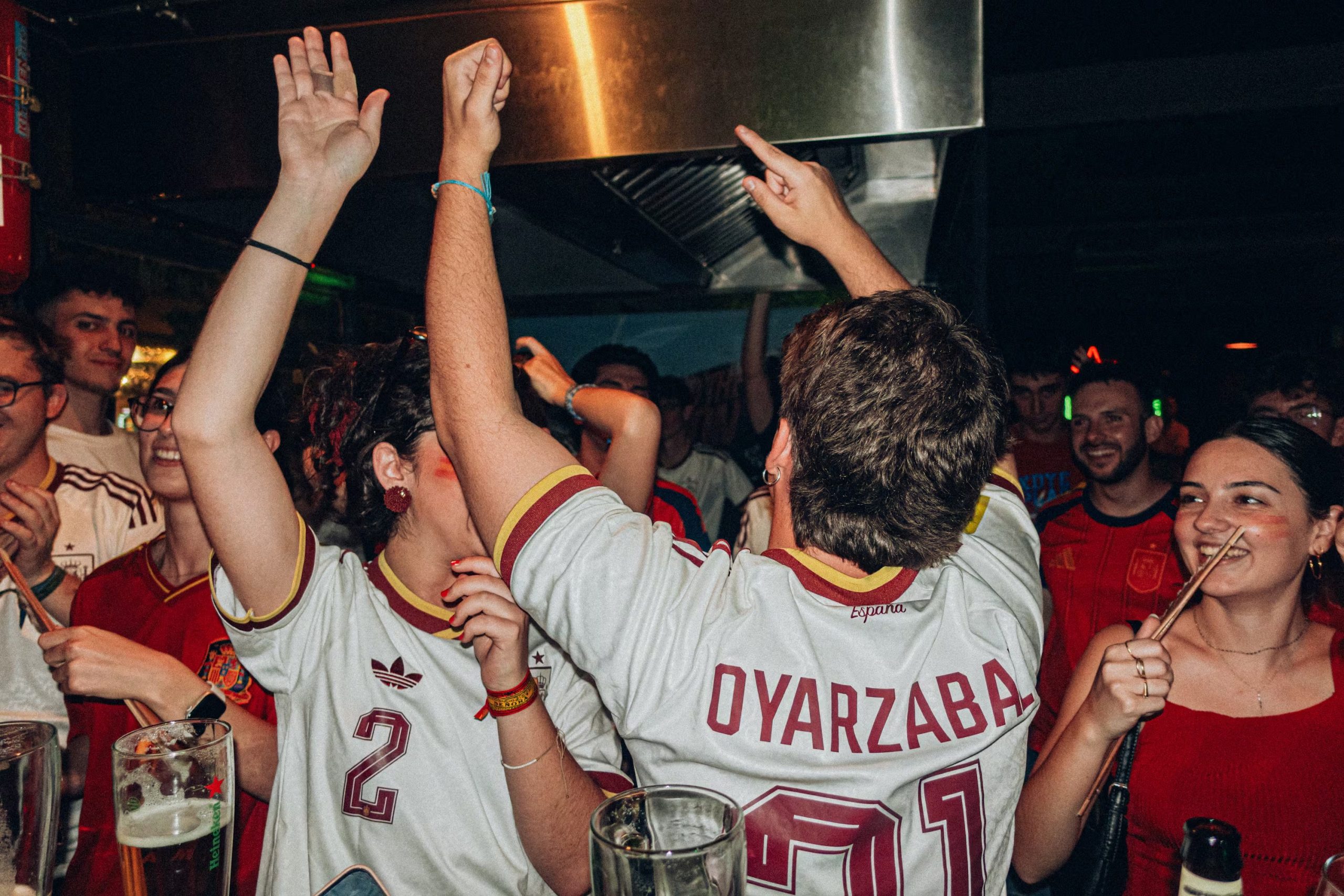 Aficionados de la selección española durante el partido del Mundial de fútbol 2026 entre España y Portugal. (César Vallejo Rodríguez / Europa Press)