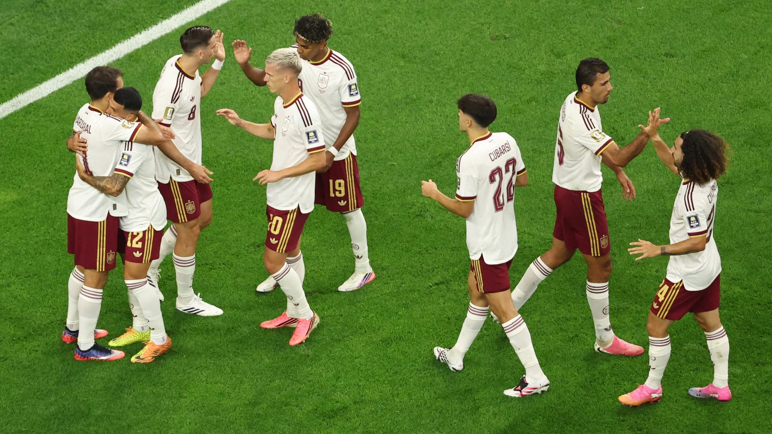 Los jugadores de la selección española celebrando el gol ante Francia (Reuters/Tim Heitman)