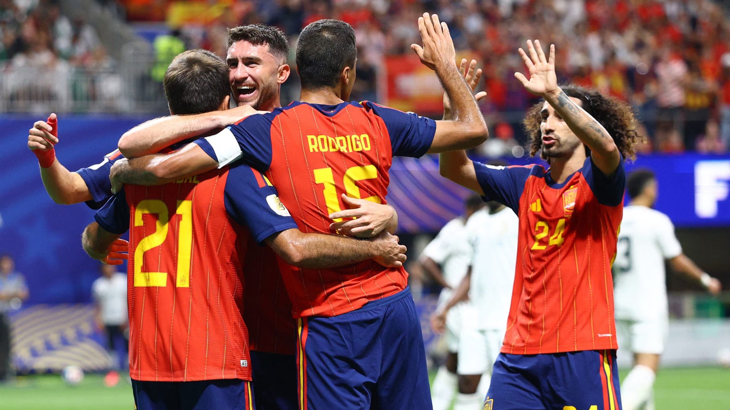 Los jugadores de la selección española celebrando un gol (Reuters/Nathan Ray Seebeck)