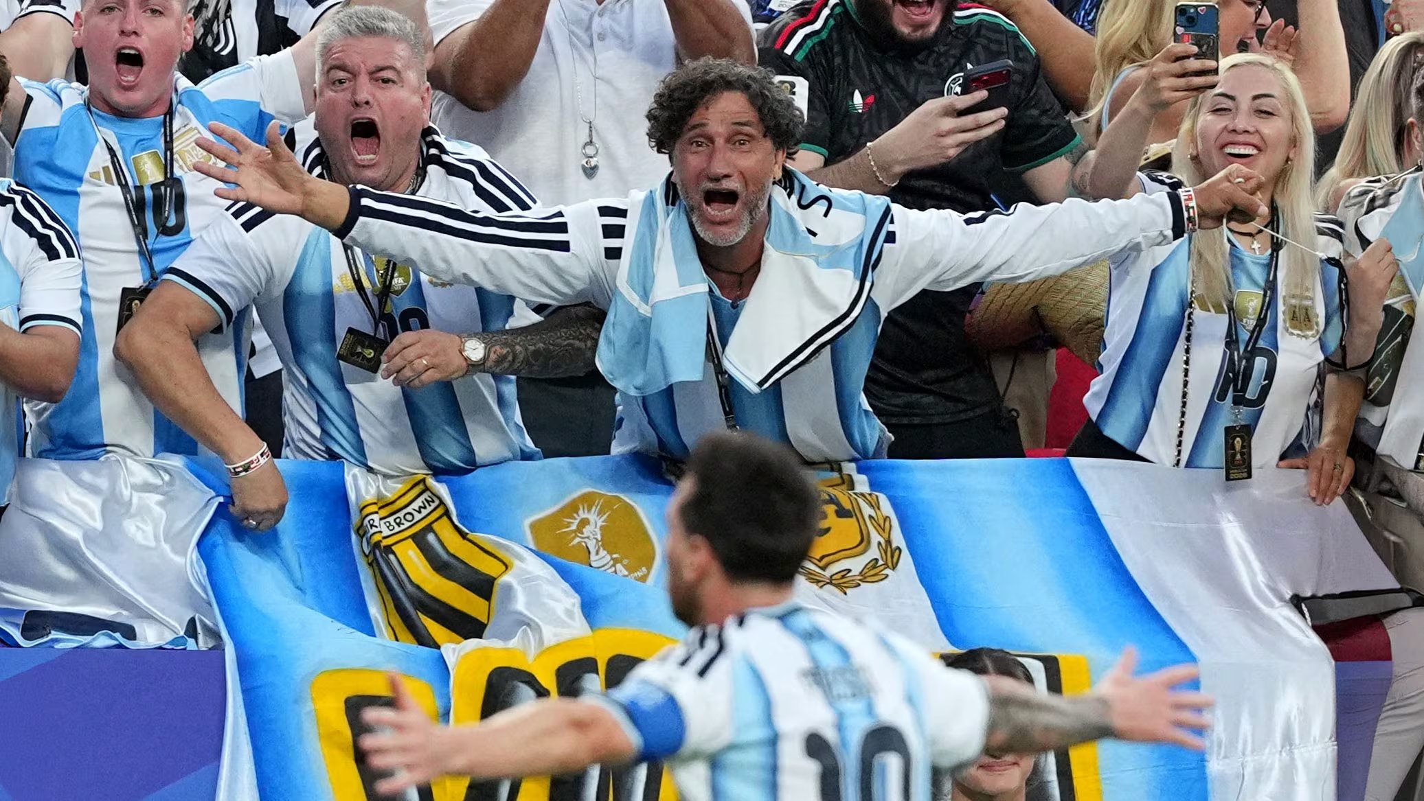 La hinchada argentina ha sido local en todos los partidos del Mundial.