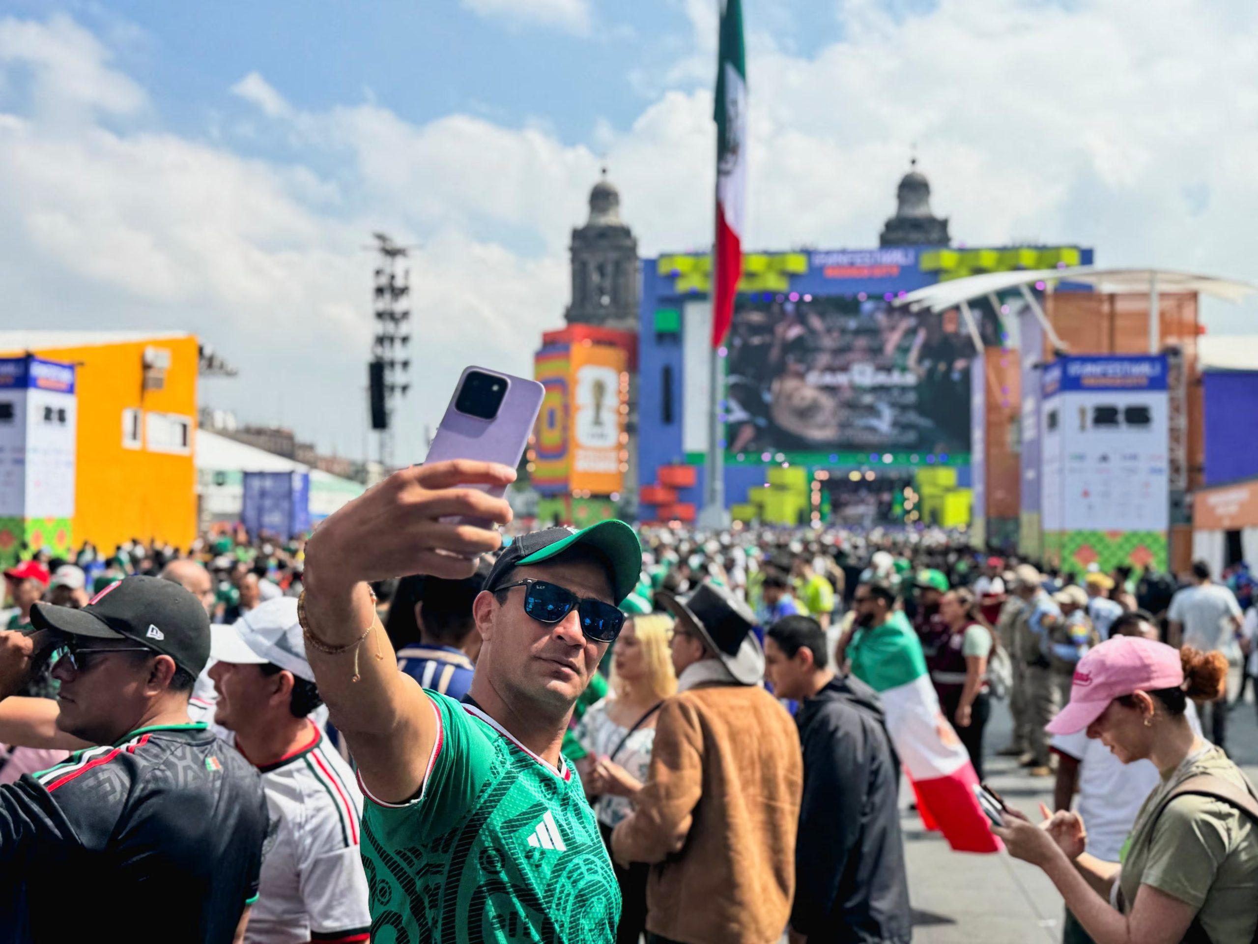 La CDMX rebasó los 22 mil 678 millones de pesos en derrama, recibió más de 1.1 millones de turistas y generó alrededor de 80 mil empleos temporales durante la fiesta mundialista. REUTERS/Simon Gardner