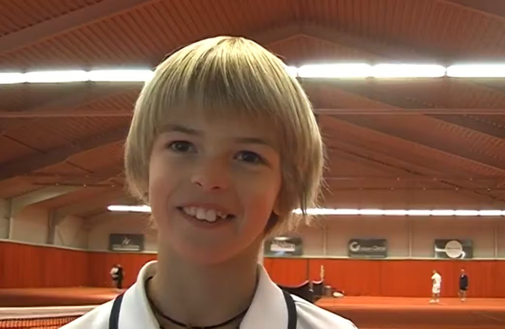 El belga fue campeón juvenil flamenco de tenis a los 10 años, pero la dificultad para gestionar sus propias reacciones ante los errores lo llevó a abandonar el deporte individual