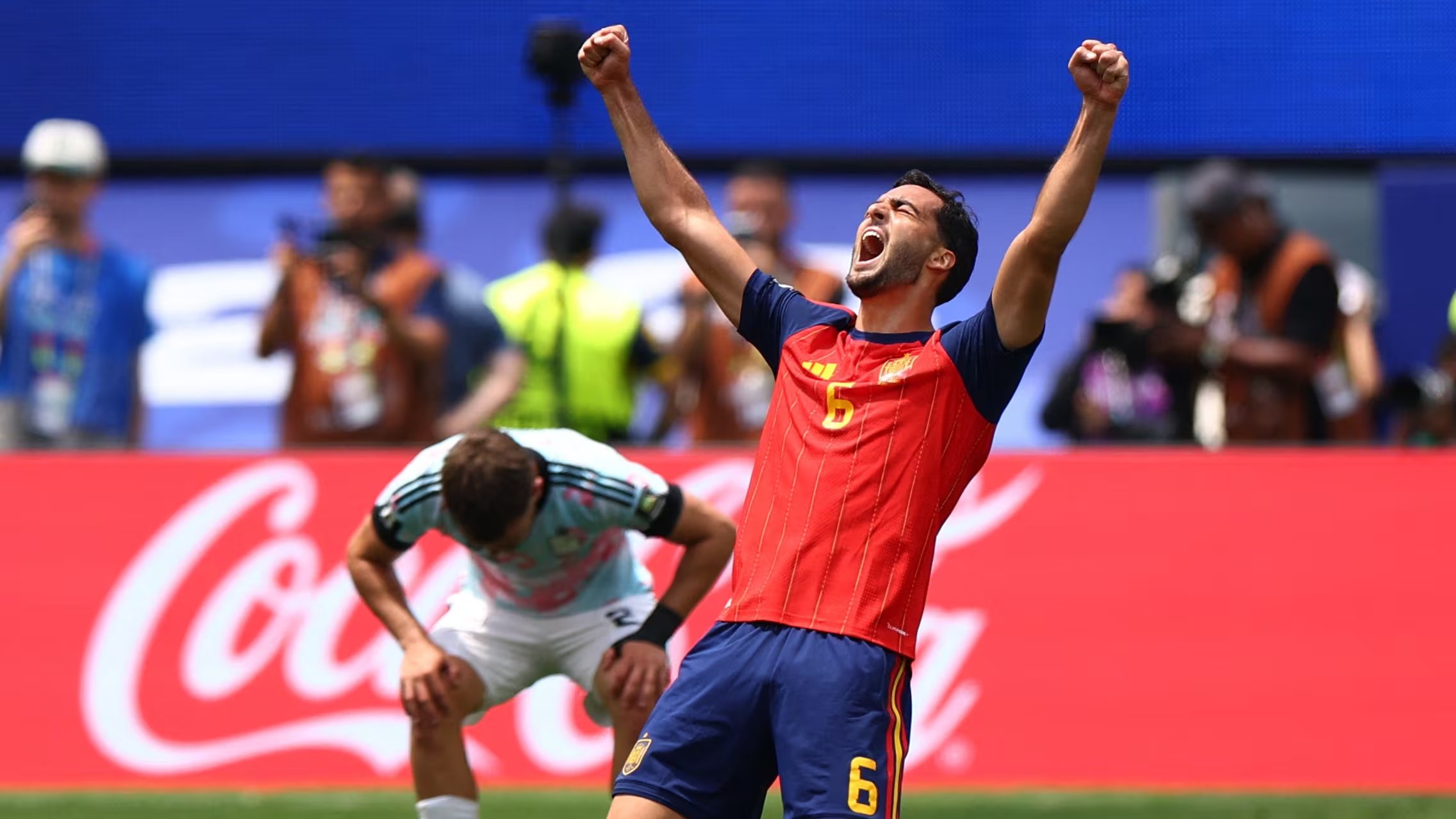 Mikel Merino se ha convertido en el amuleto de España al entrar en los últimos minutos de partido y marcar gol - crédito Jessie Alcheh/Reuters
