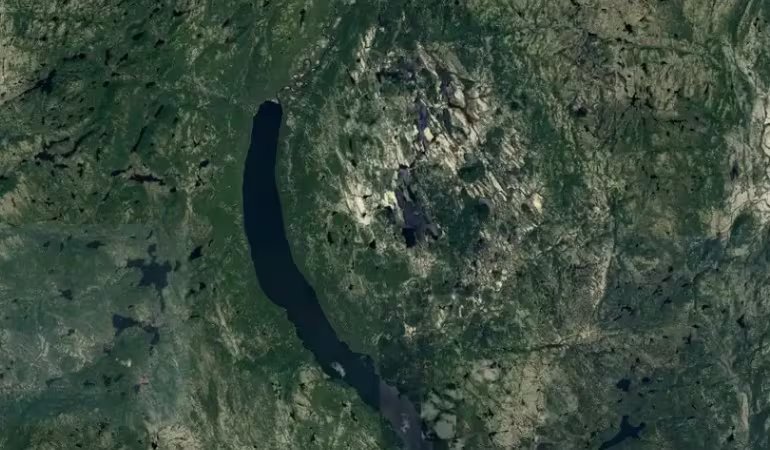 La estructura descubierta en Google Maps es un cráter de 24 kilómetros. (Gordon Osinski / Google Earth)