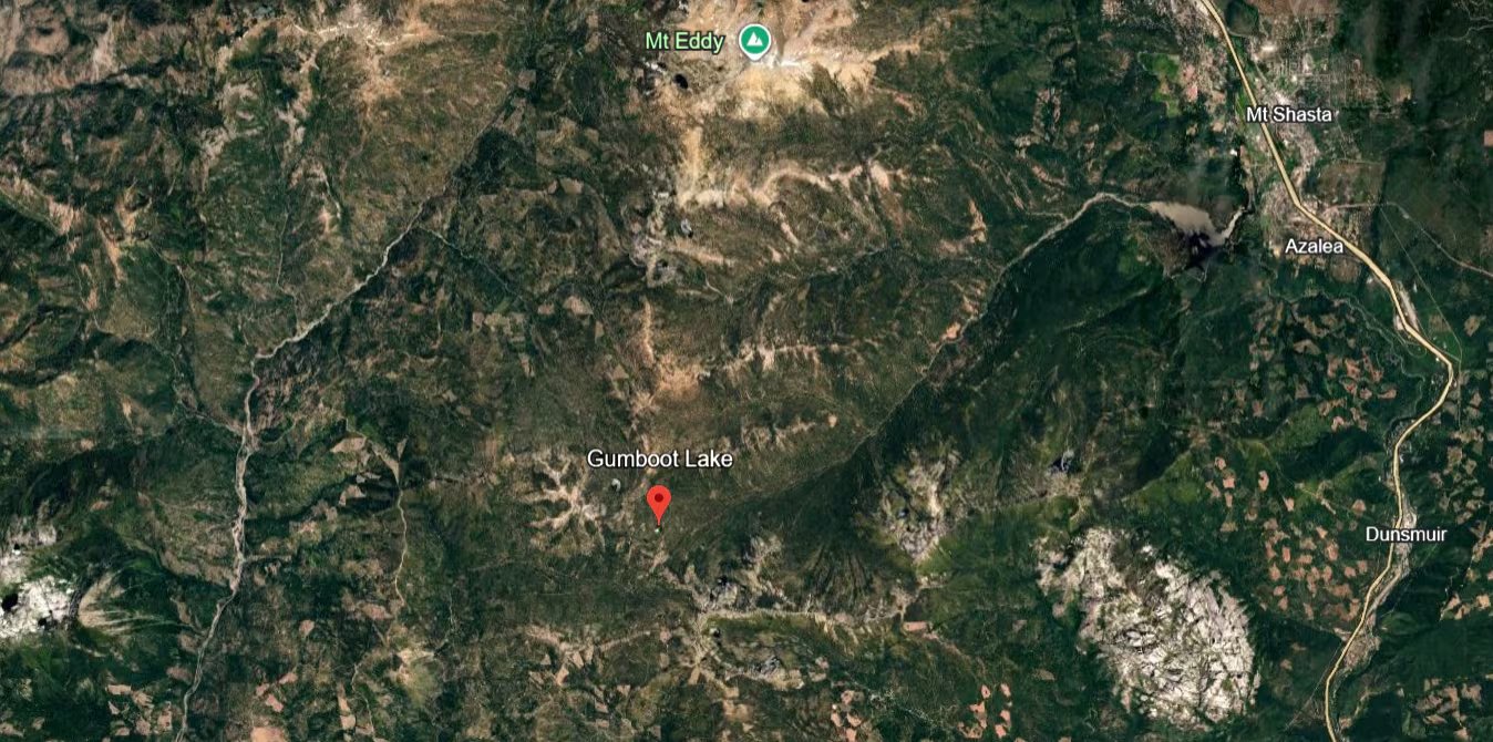 La zona boscosa próxima a Gunboot Lake fue escenario de una extensa búsqueda hasta ubicar el lugar donde permanecían cautivos los trabajadores (Google Earth)