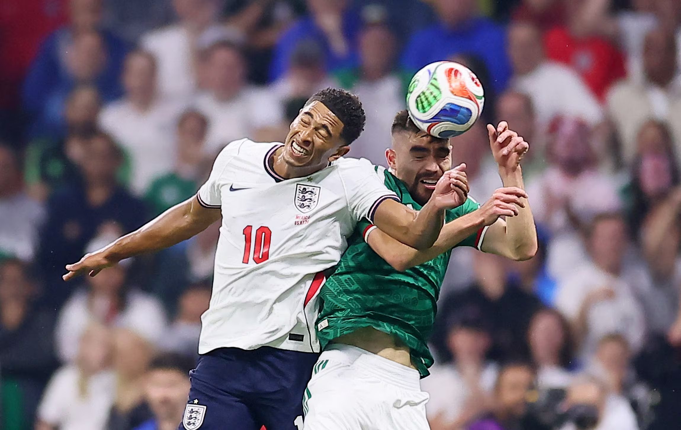El conjunto británico se impone 3-2 y consigue el pase en un duelo que inicia una hora más tarde por alertas de mal clima, con un mediocampo trabado y múltiples infracciones del equipo tricolor. REUTERS/Eloisa Sanchez