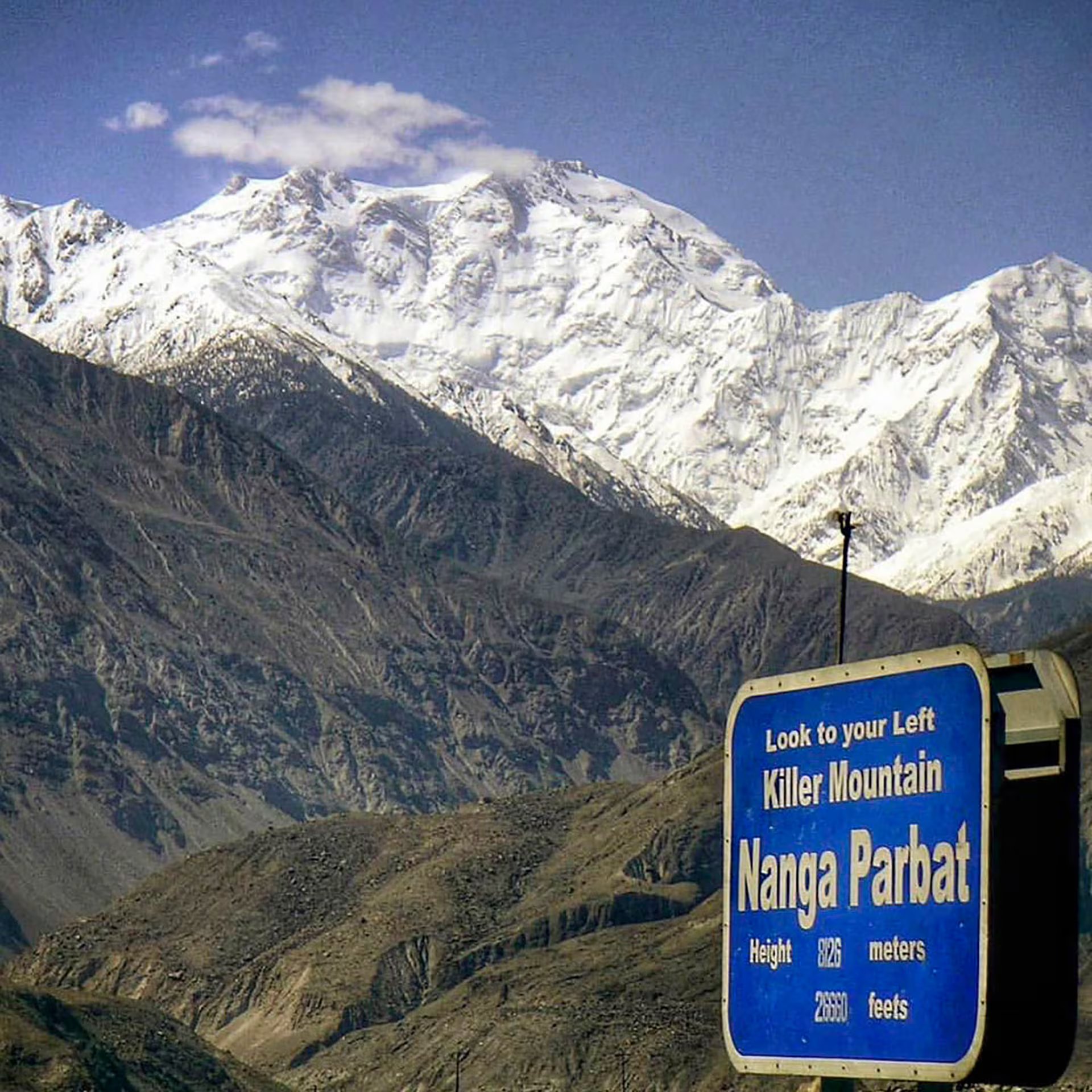 El Nanga Parbat, conocido como la Montaña Asesina, arrastra una historia de alta mortalidad por su pared del Rupal, la altitud extrema y el clima impredecible (@nangaparbatofficial)