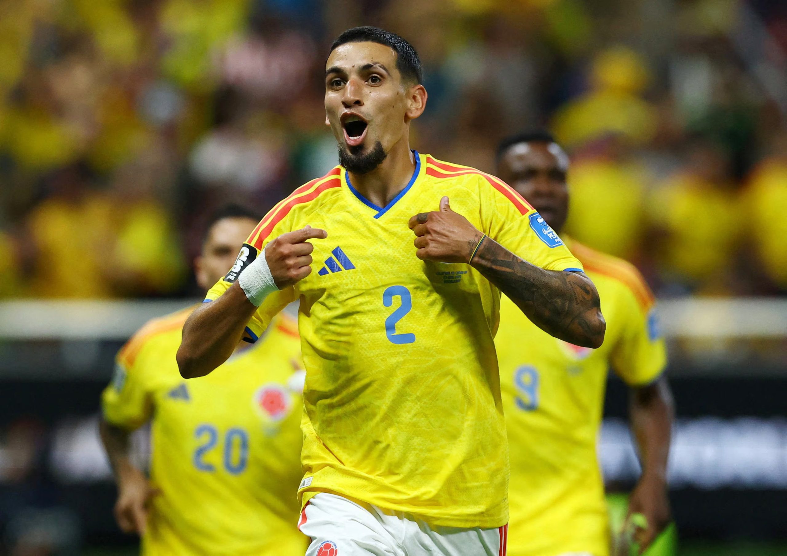 Daniel Muñoz es el segundo jugador de la Selección Colombia que más kilómetros corre y el décimo de las selecciones que continúan en competición de la Copa del Mundo 2026 - crédito Daniel Becerril/Reuters
