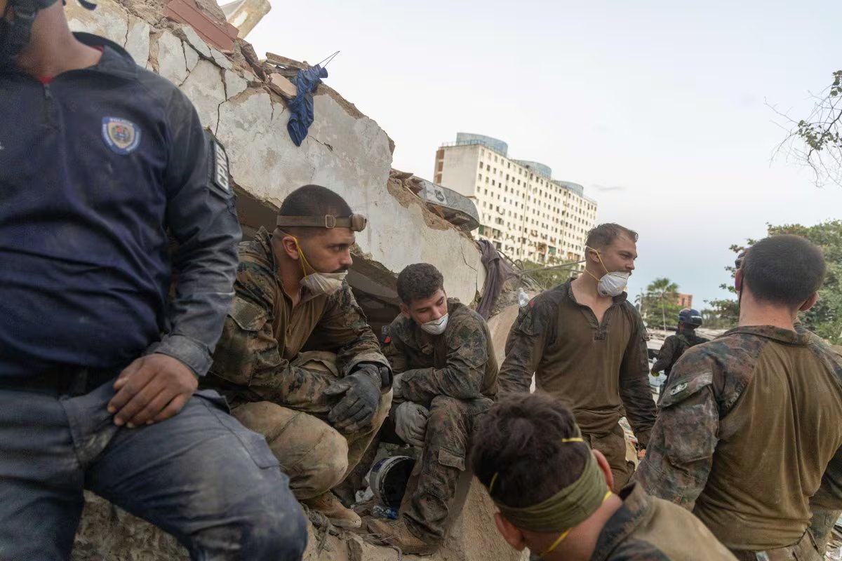 Asi trabajan los Marines estadounidenses entre los escombros de La Guaira (SOUTHCOM vía X)