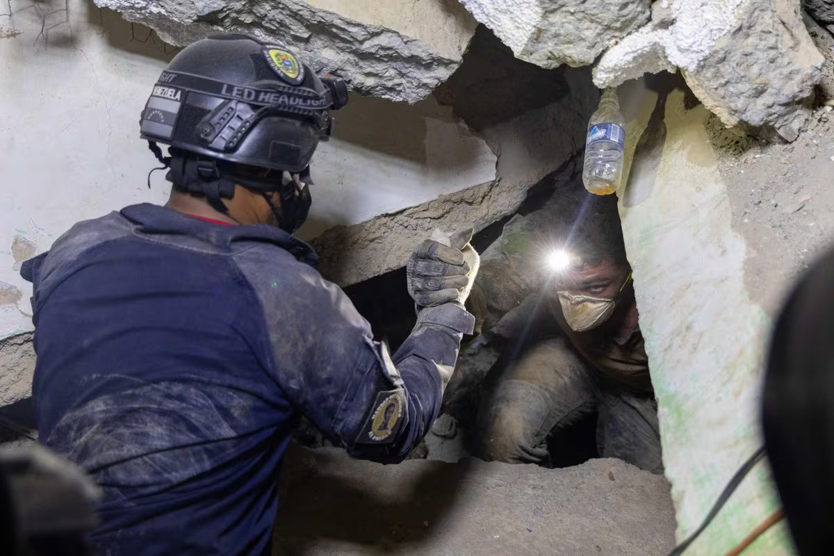 Asi trabajan los Marines estadounidenses entre los escombros de La Guaira (SOUTHCOM vía X)