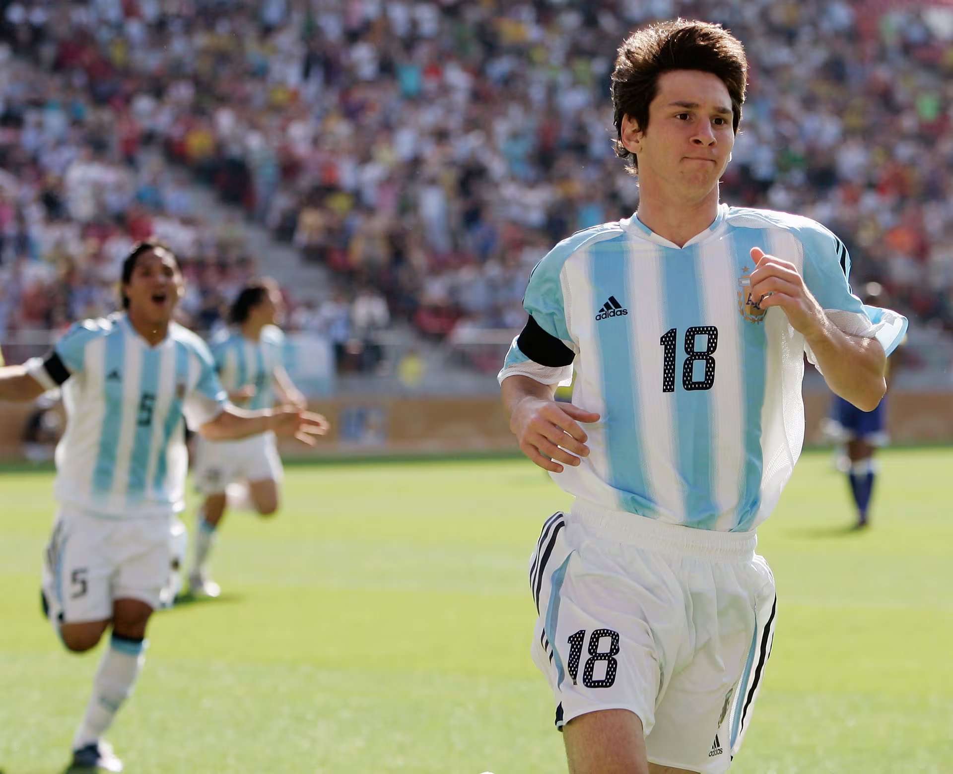 Uno de los primeros partidos de Messi con la camiseta argentina (REUTERS/Michael Kooren)