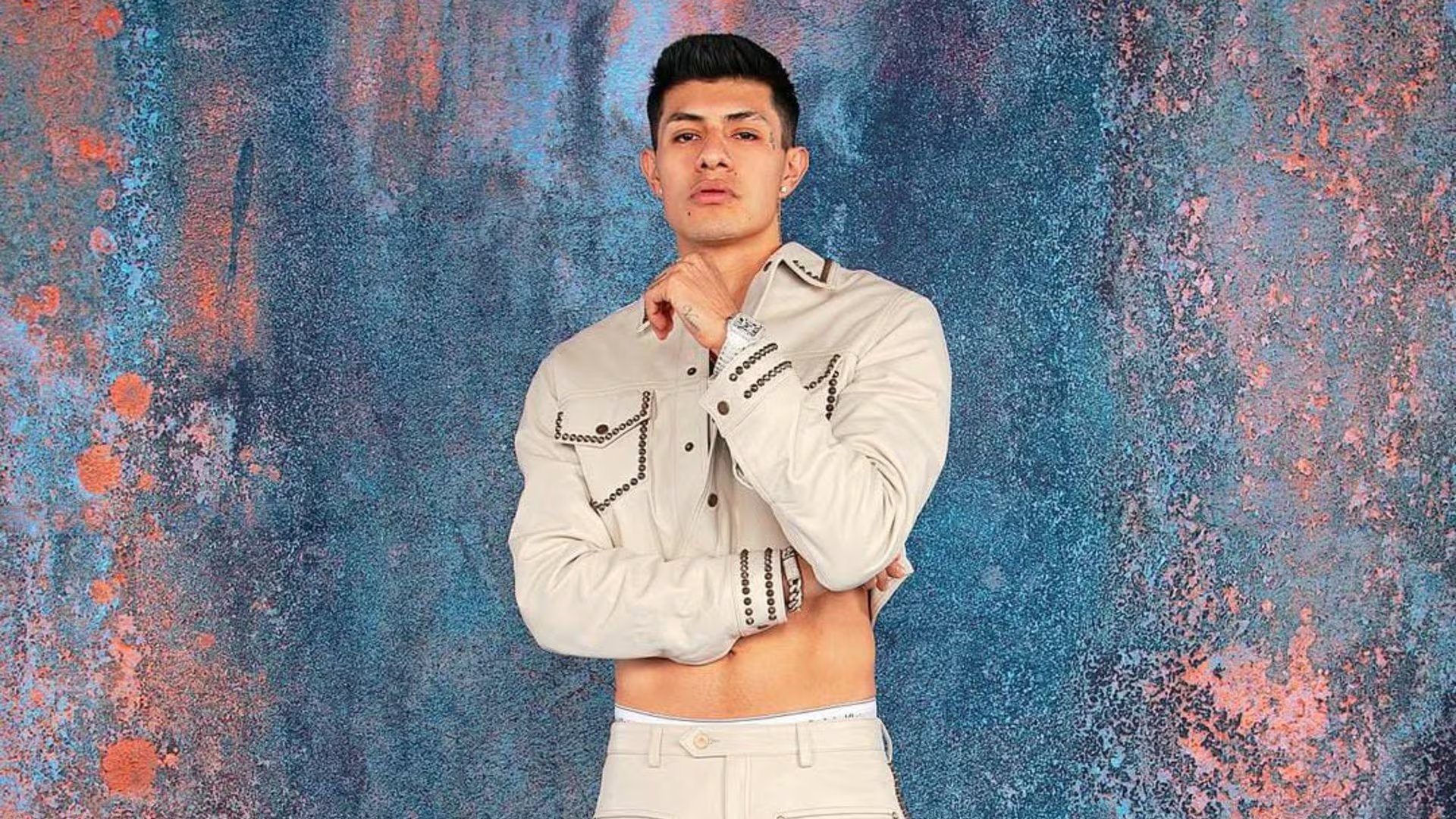 Cuatro días después, el 12 de agosto, el artista sube al escenario del Teatro del Pueblo de la Feria Nacional Potosina (FENAPO) en San Luis Potosí. El evento se extiende del 7 al 30 de agosto y es considerado el encuentro ferial con mayor asistencia en el estado. Foto:(IG: El Bogueto)
