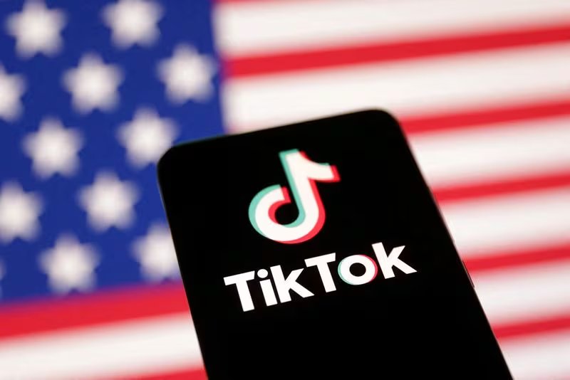 La prohibición original obligaba a las agencias del Poder Ejecutivo a eliminar TikTok de los dispositivos federales y alcanzaba a servicios sucesores de ByteDance (REUTERS/Dado Ruvic).