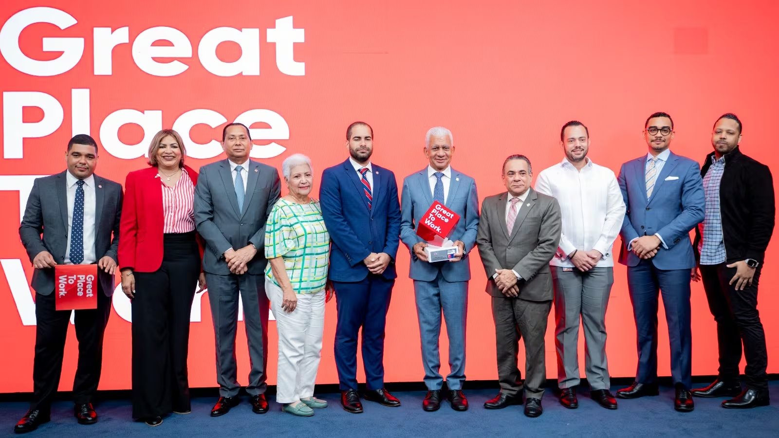 Recibió la certificación Great Place To Work con más del 97% de aprobación en el Senado dominicano (Foto cortesía Senado)