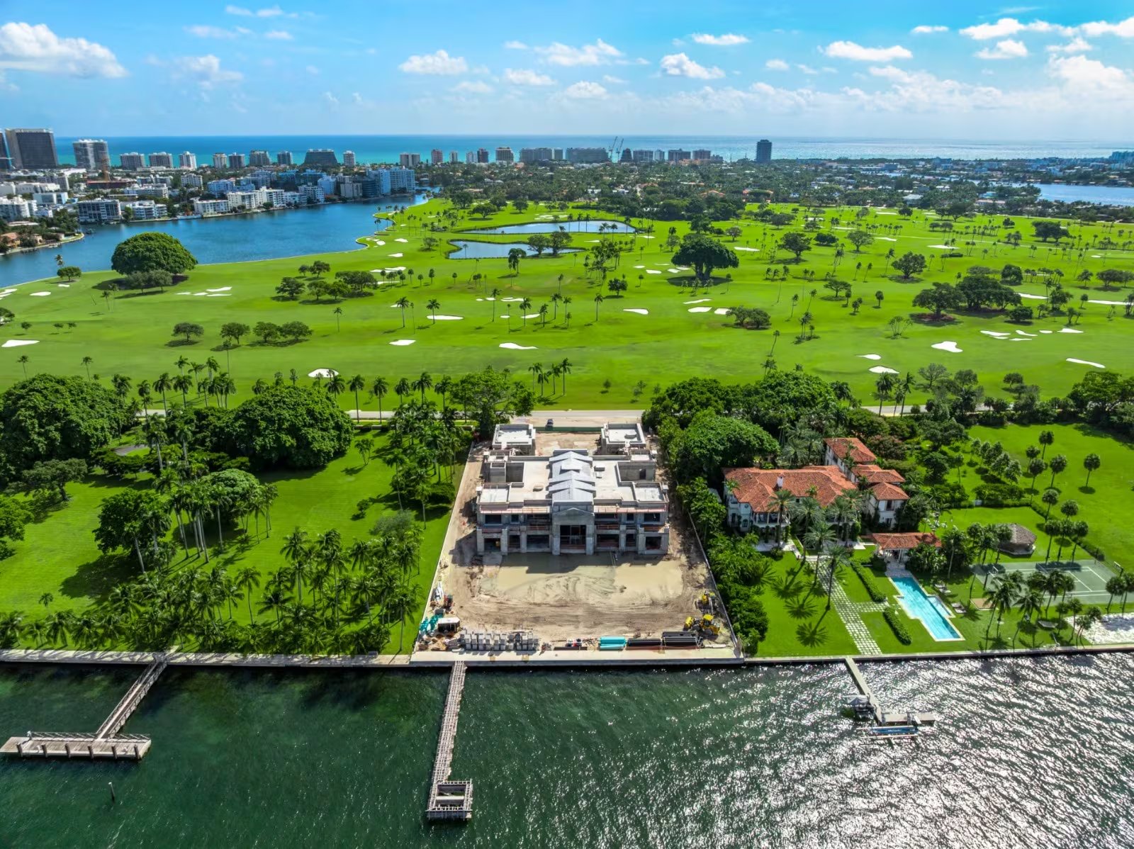 Magnates de diferentes ámbitos como Mark Zuckerberg, Larry Page y Sergey Brin, lideran la llegada de multimillonarios al estado de Florida (1 OAK Studios)