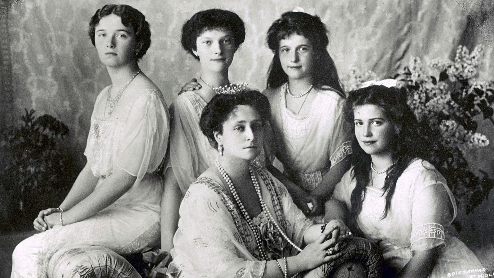 Las hijas del zar junto a su madre, cuando no imaginaban el futuro que les esperaba