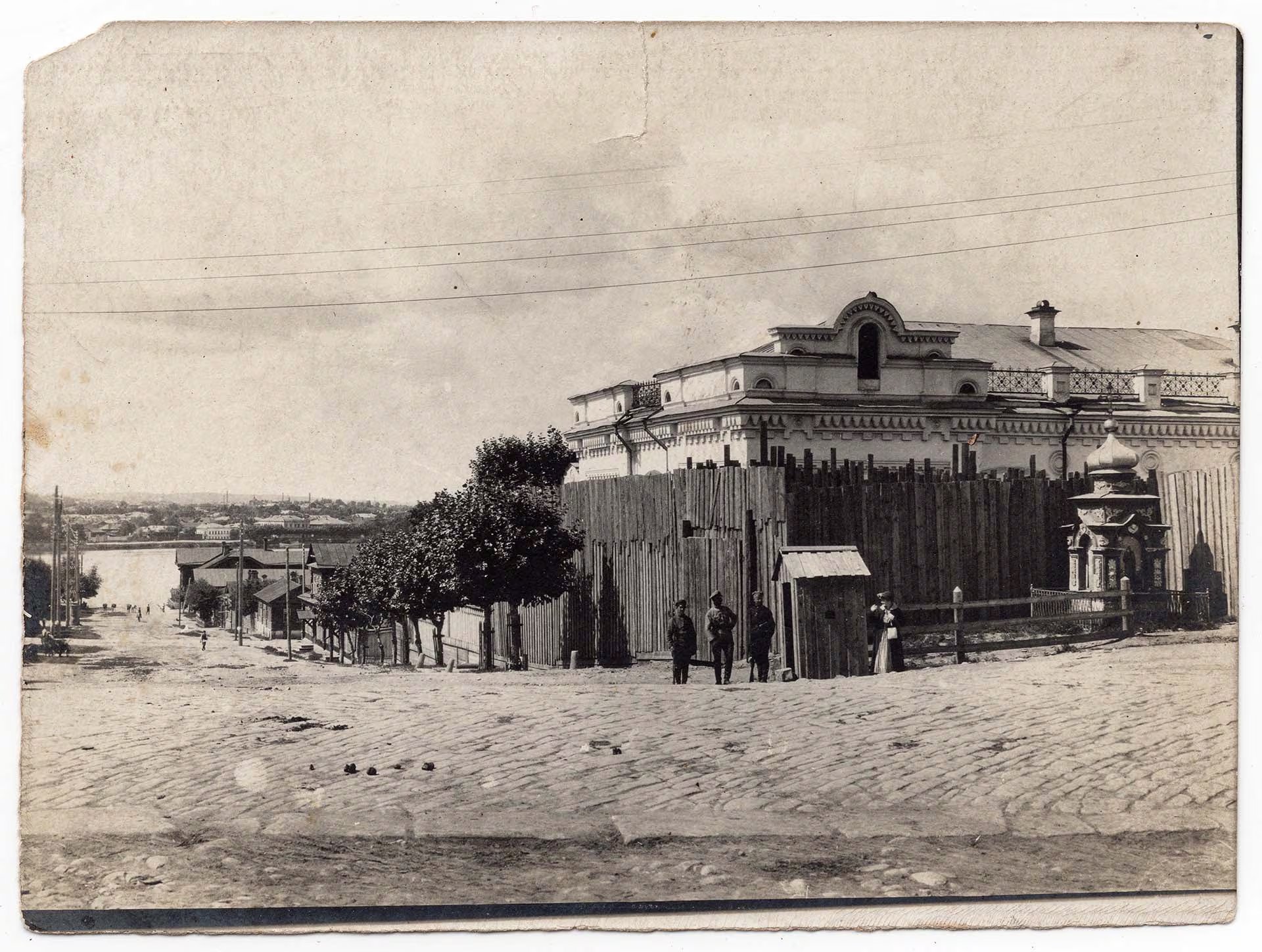 La casa Ipatiev, en una fotografía tomada semanas después del asesinato de zar (Azoor Photo Collection)