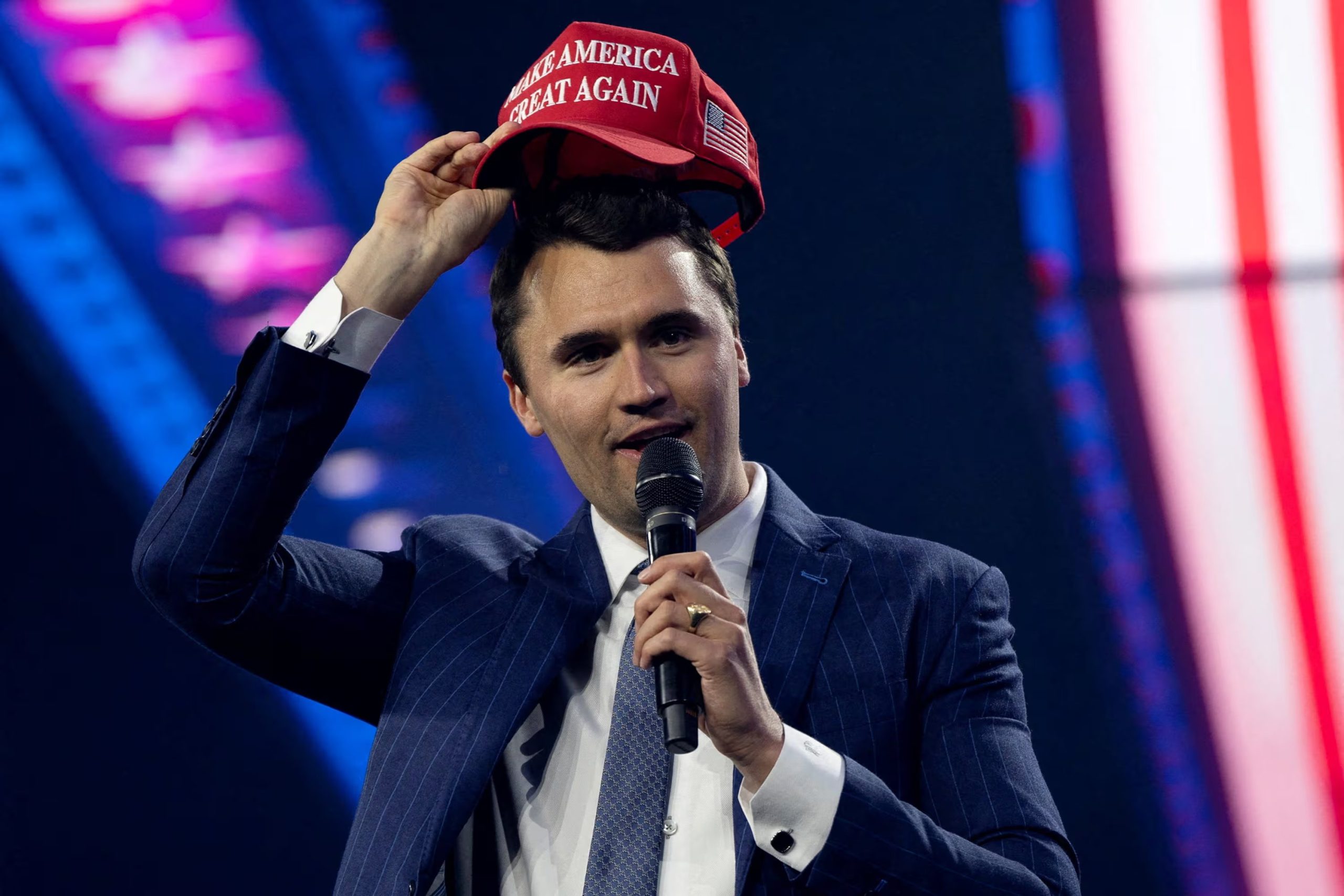 Los fiscales sostienen que las cámaras ubican a Tyler Robinson en distintas zonas del campus el 10 de septiembre de 2025, día del asesinato de Charlie Kirk (REUTERS/Cheney Orr/File Photo)