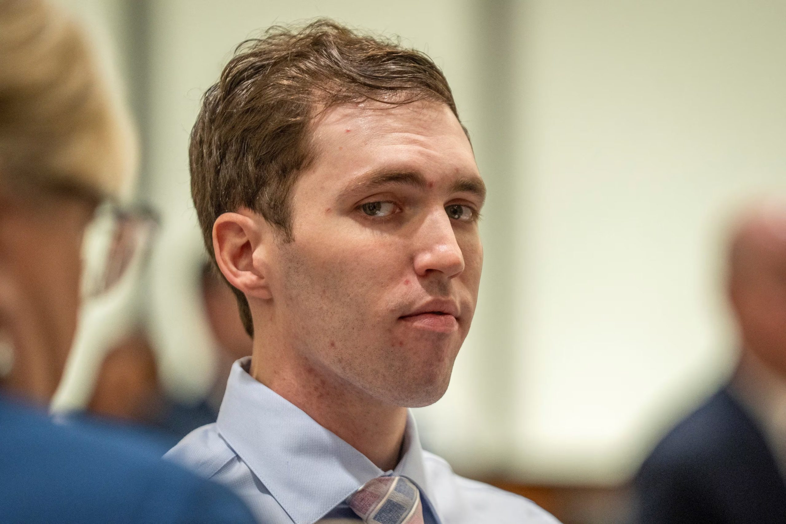 Tyler Robinson enfrenta siete cargos, incluido asesinato agravado, y los fiscales buscan la pena de muerte en el caso por la muerte de Charlie Kirk (Rick Egan/Pool via Reuters)