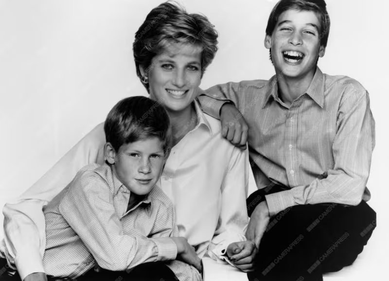 Imagen de archivo de Lady Di con los príncipes Guillermo y Harry (Grosby)