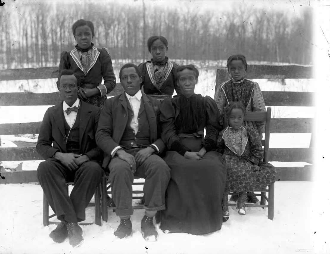 La ciudad sobresalía en la región por su integración social y política, con una mayoría afroamericana ocupando roles de liderazgo y participación cívica (State Archives of North Carolina)