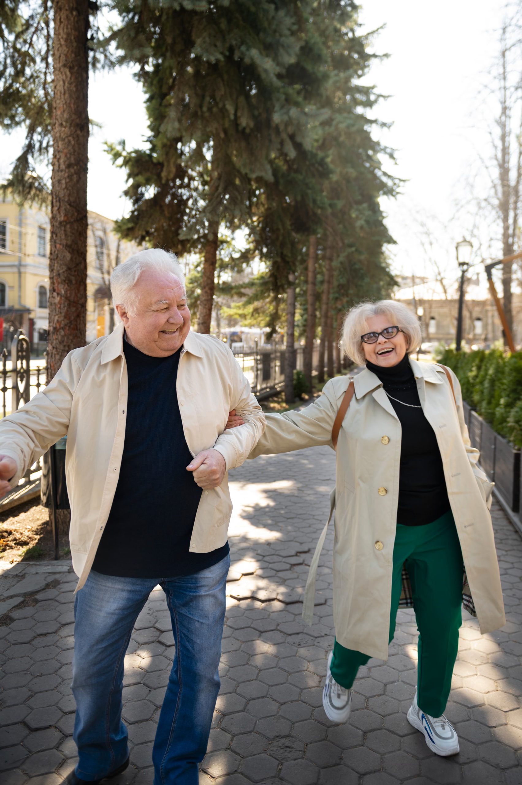 La figura del abuelo funcional pierde centralidad ante familias más pequeñas, móviles y diversas, y ante personas mayores con proyectos propios.