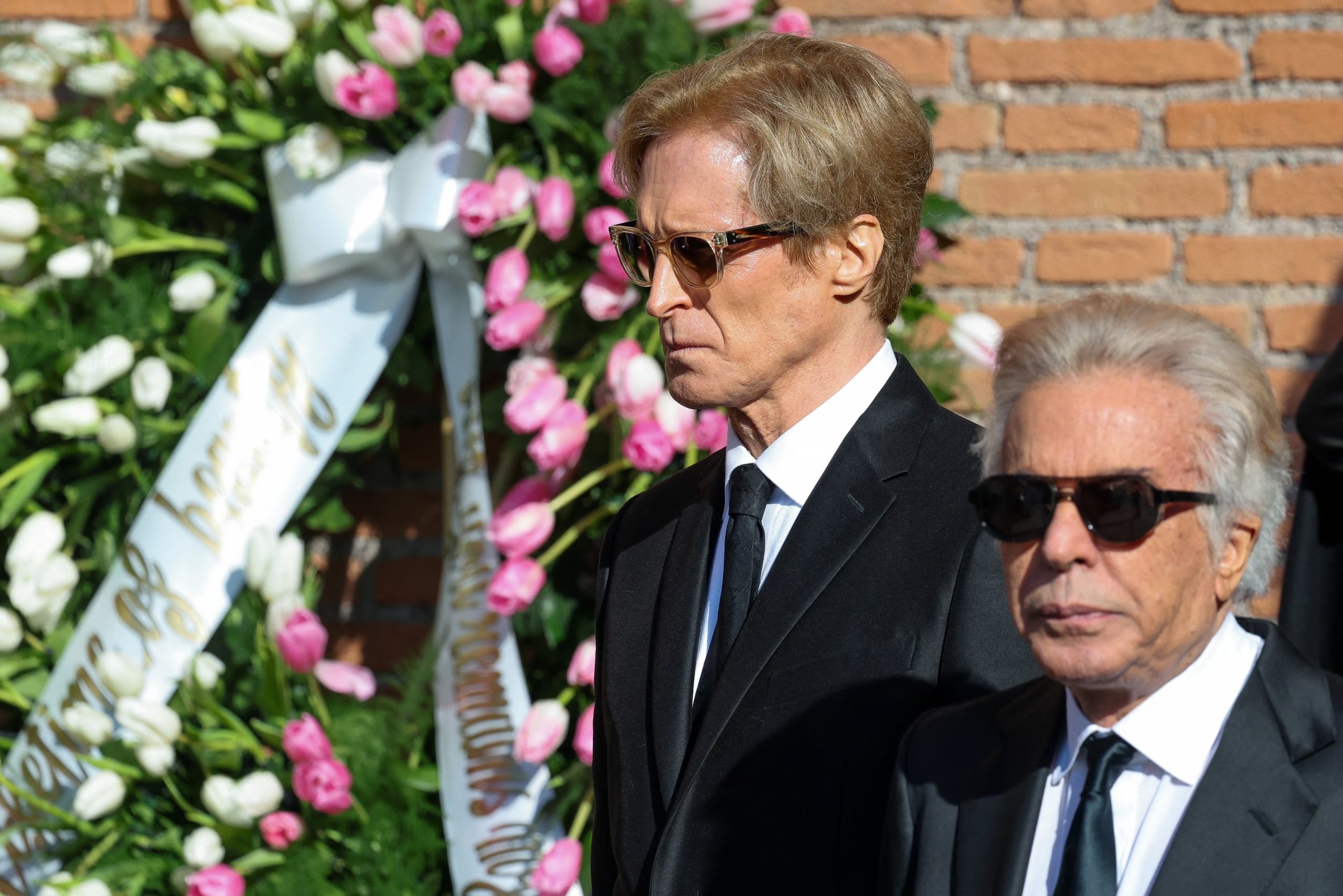 Giancarlo Giammetti y Bruce Hoeksema en el funeral de Valentino. REUTERS/Yara Nardi