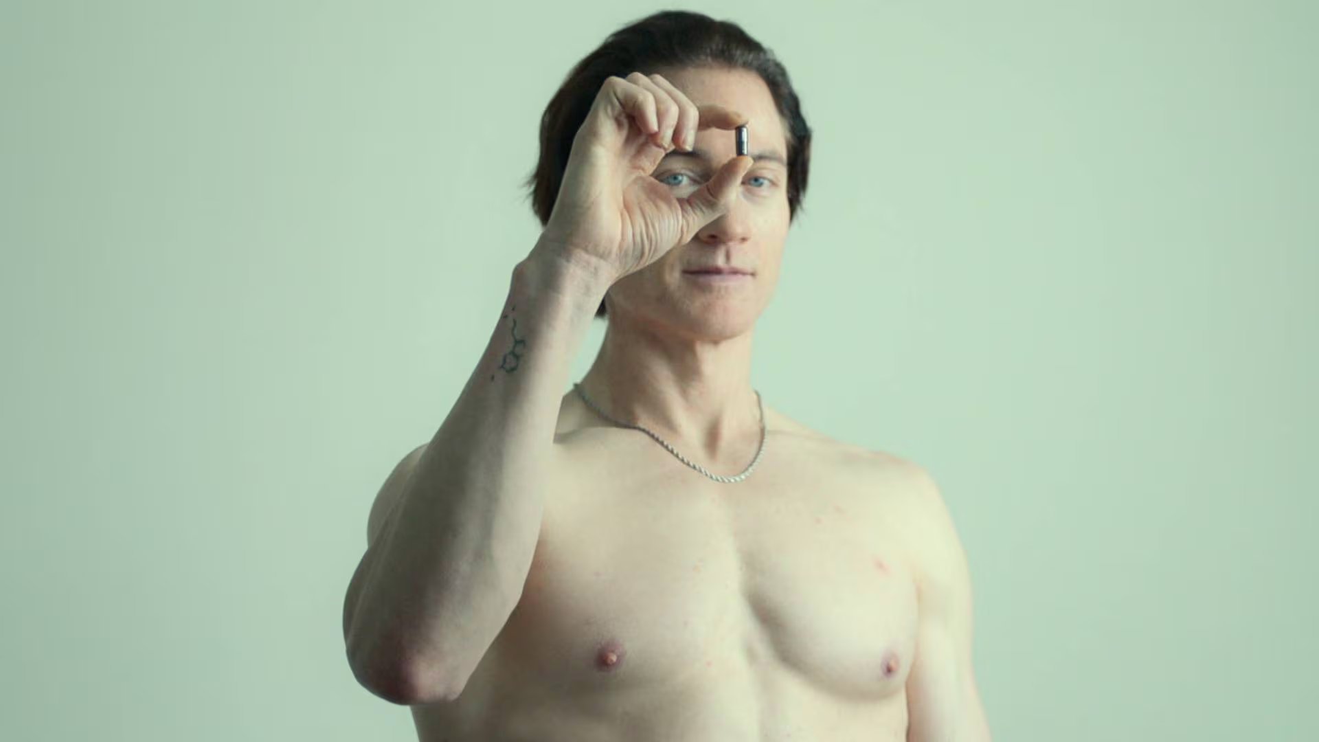 Bryan Johnson reveló que padece gastritis autoinmune, una enfermedad crónica que ataca las células parietales del estómago y puede causar deficiencia de vitamina B12, anemia y mayor riesgo de cáncer gástrico (Netflix)