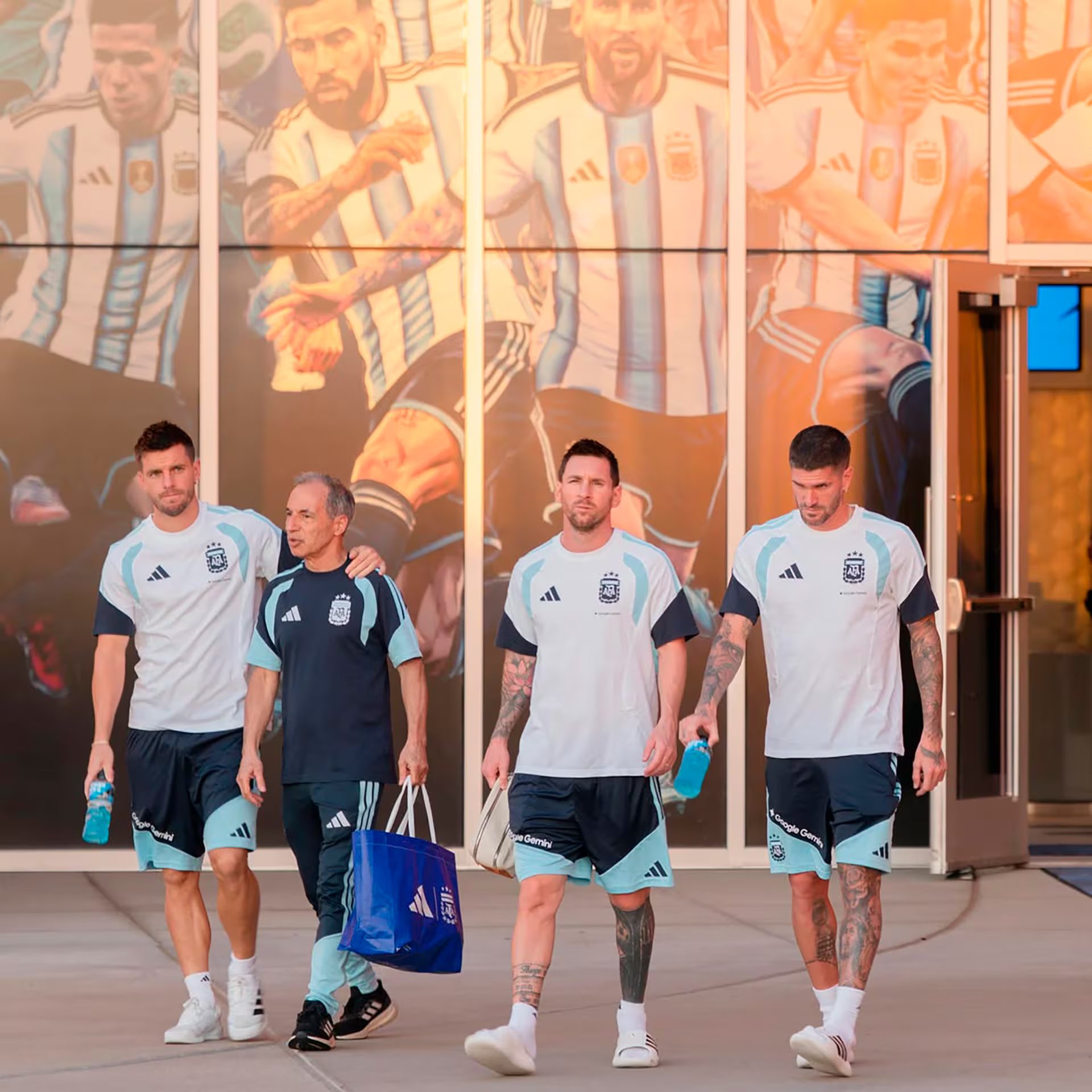 Messi junto a Lo Celso, Marito y De Paul (@leomessi)