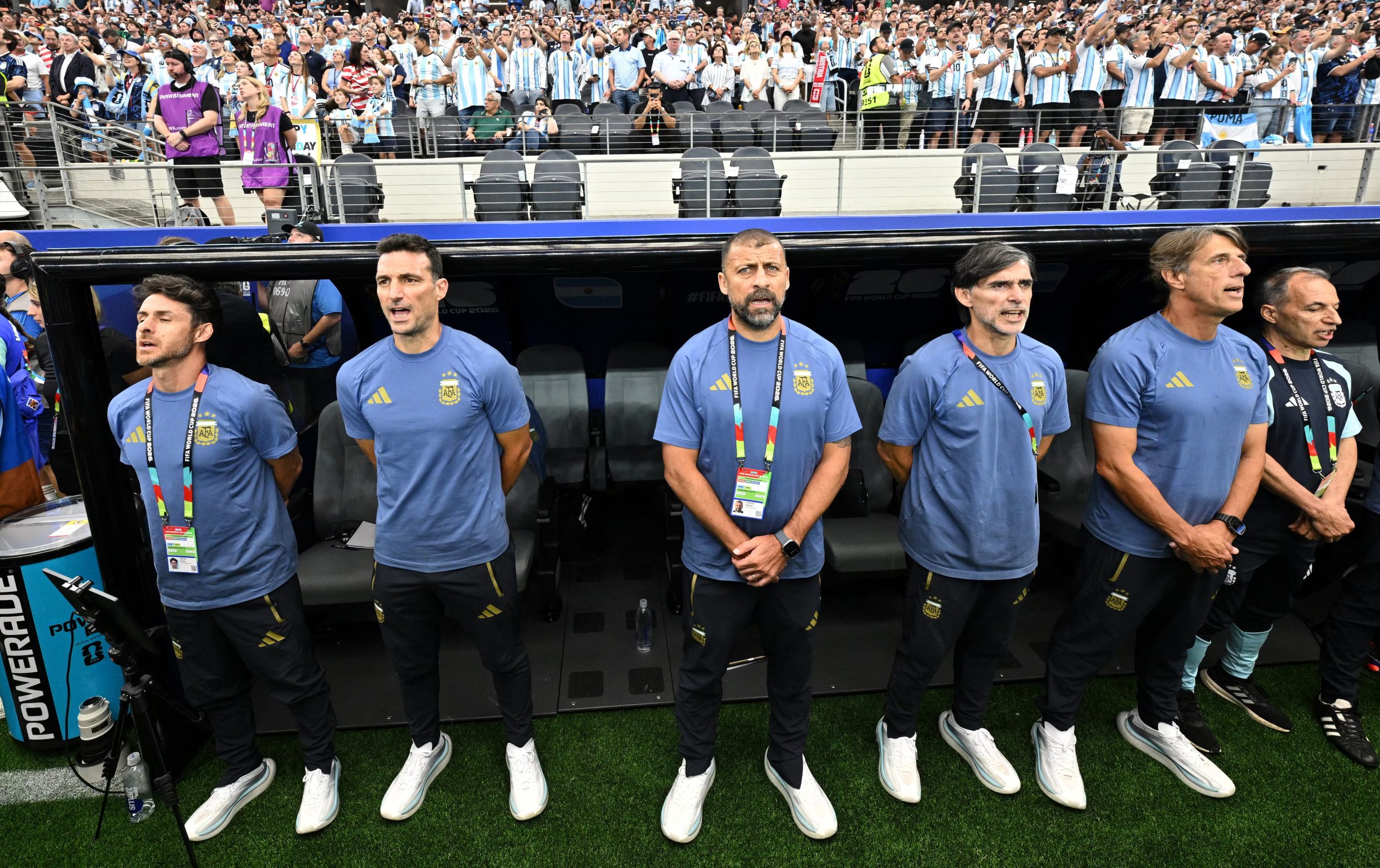 Scaloni y su cuerpo técnico (IMAGN IMAGES via Reuters/Jerome Miron)