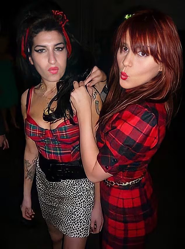 La estilista de Amy Winehouse aseguró que la cantante constantemente regalaba su ropa y accesorios. (Instagram)