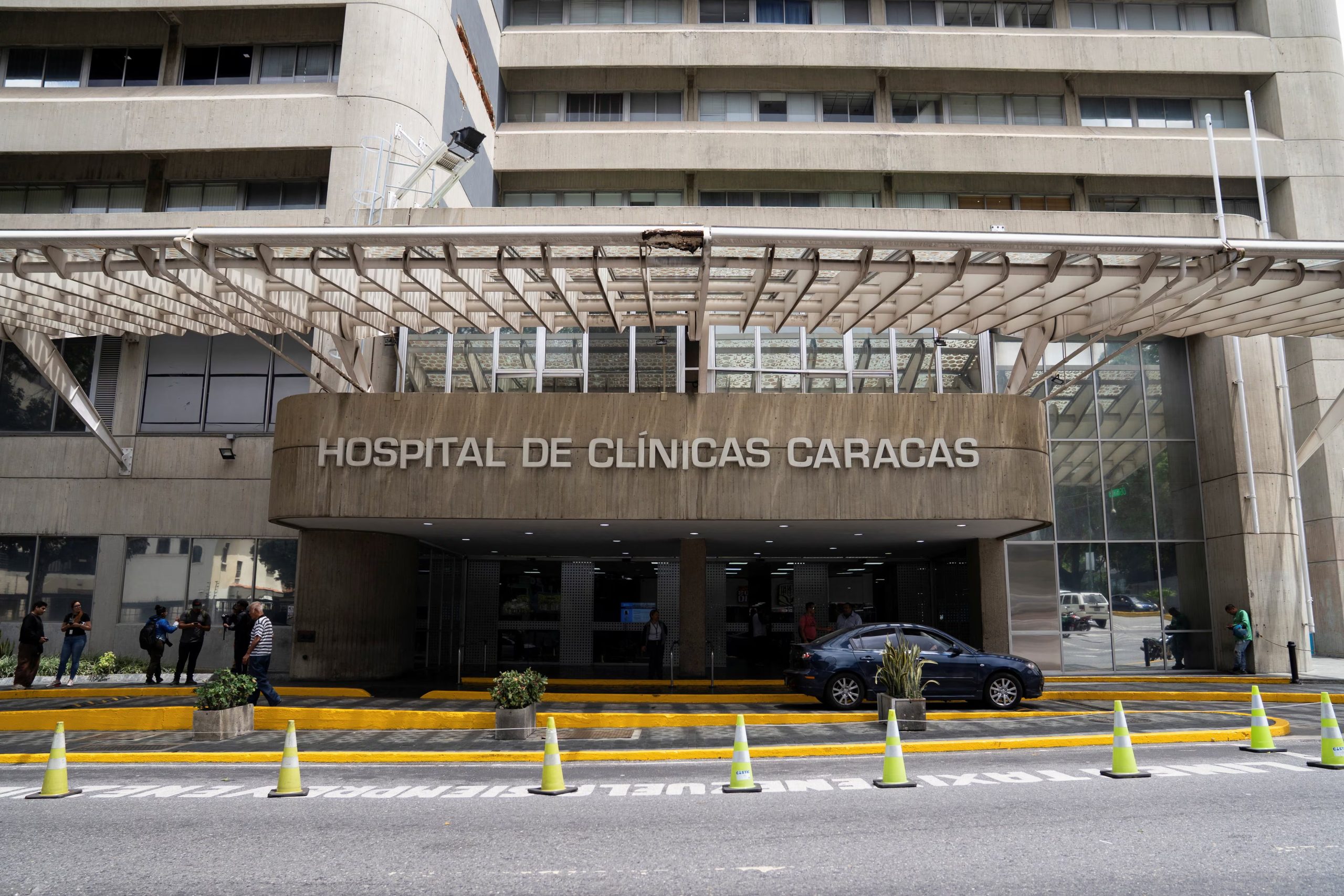 Personal del Hospital de Clínicas Caracas detalló que la tomografía realizada a Gil evidenció una luxación de clavícula izquierda, pequeñas bandas de atelectasia, hematoma subgaleal parietal izquierdo y leve sinusitis inflamatoria etmoidal y frontal (REUTERS/Marian Carrasquero)