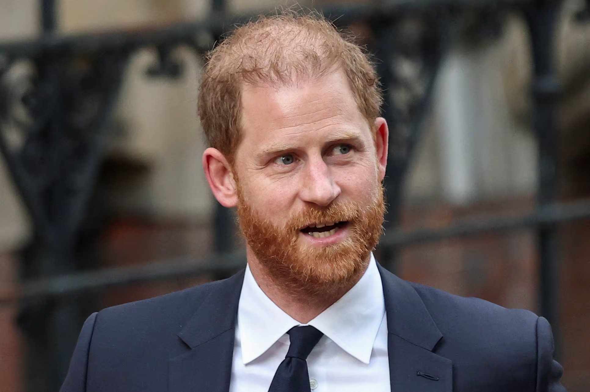 El príncipe Harry de Gran Bretaña sale del Tribunal Superior el primer día de un juicio de nueve semanas contra Associated Newspapers, editora del Daily Mail. (REUTERS/Toby Melville)