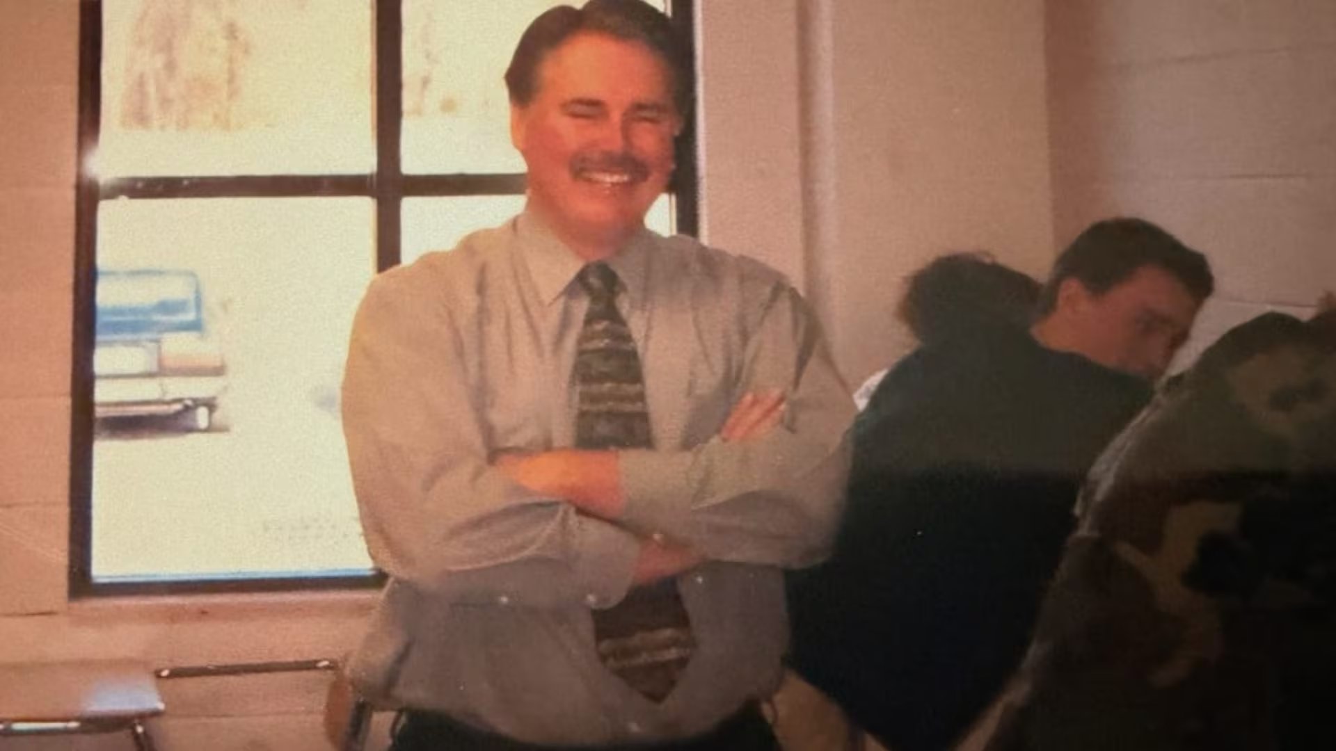 Antes de enseñar justicia criminal en la Hendersonville High School de Nashville, Kirk había sido oficial de la Policía de Chicago (Fotografía cedida por la familia Schwabe)