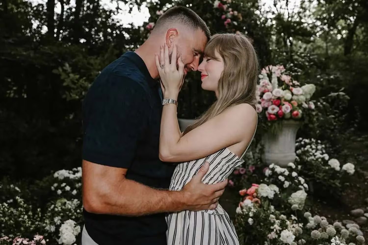 La boda tuvo un costo estimado de 20 millones de dólares y desplegó un operativo de seguridad con miles de policías, calles cerradas y teléfonos sellados (Instagram/Taylor Swift)