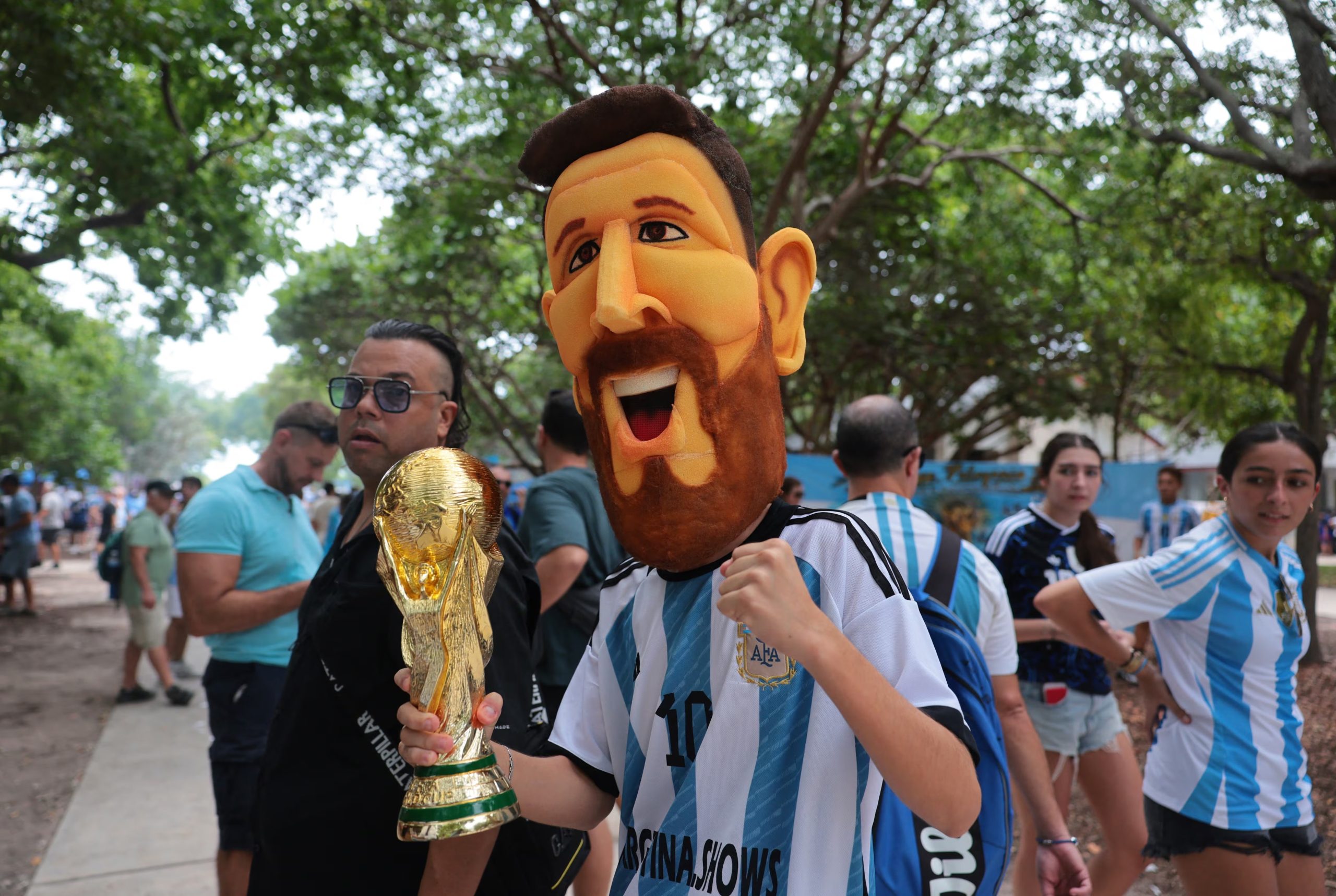 La máscara de Lionel Messi (IMAGN IMAGES via Reuters/Sam Navarro)