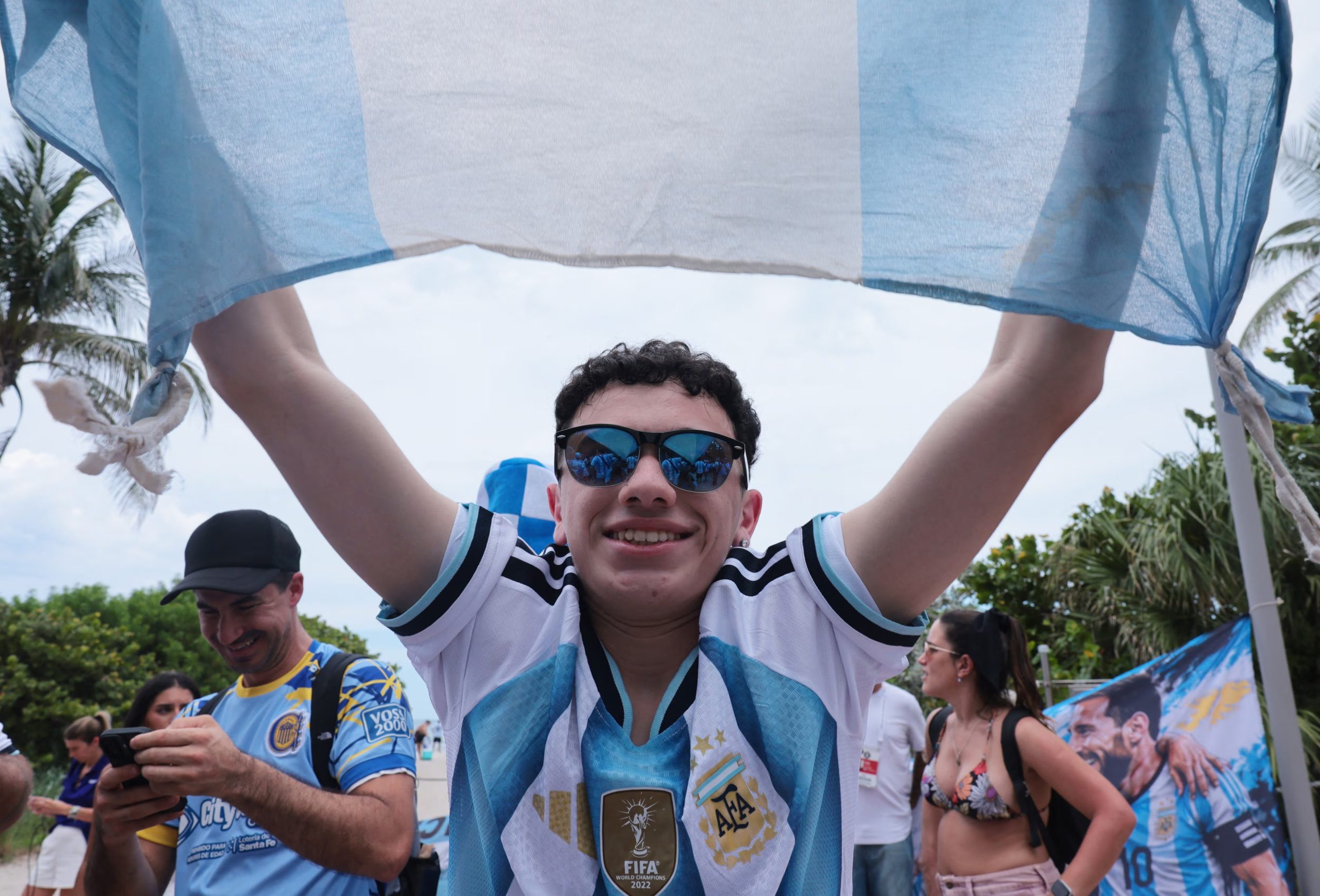 Los hinchas disfrutaron del banderazo (IMAGN IMAGES via Reuters/Sam Navarro)