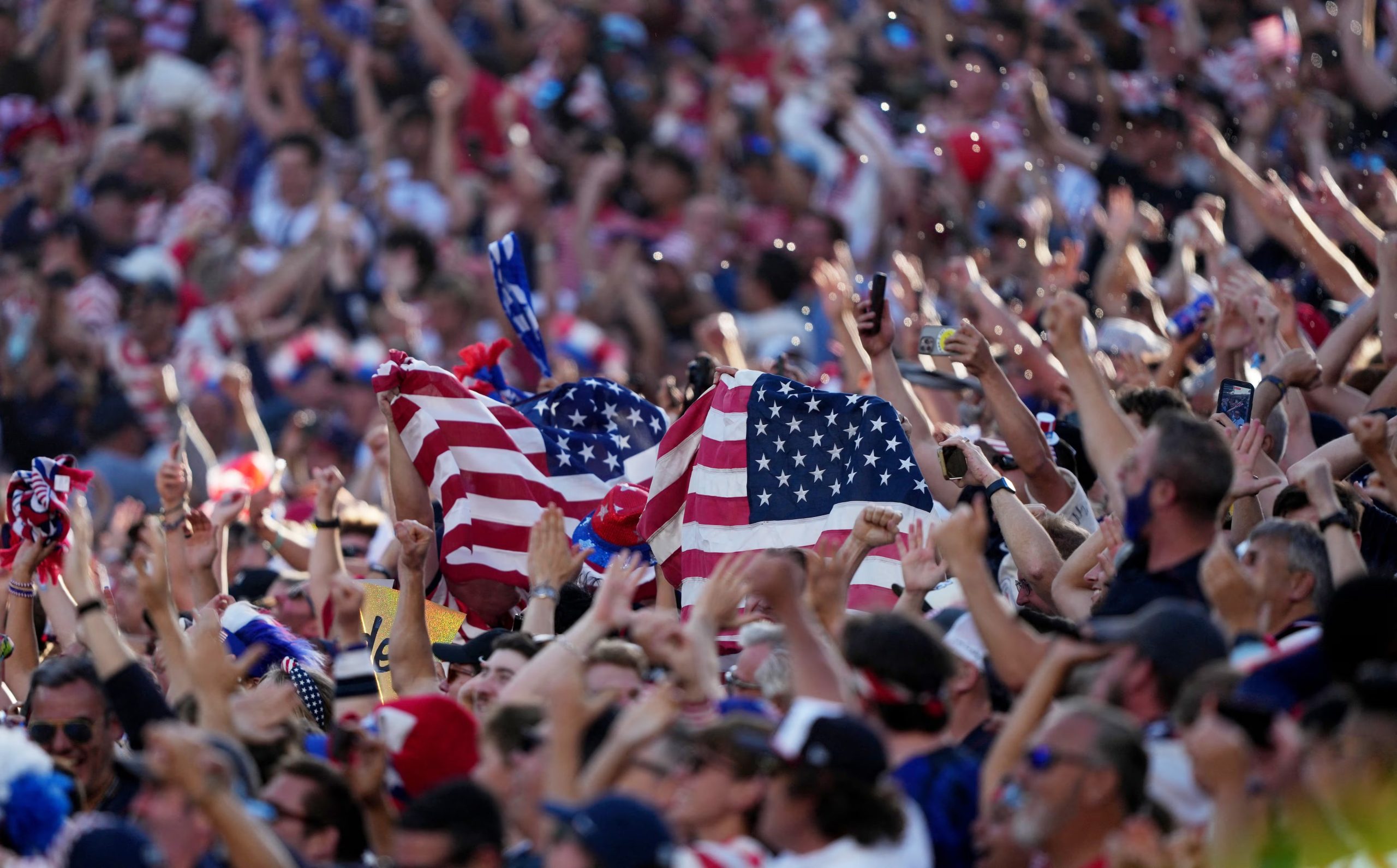 La victoria de Estados Unidos sobre Bosnia y Herzegovina generó concentraciones y festejos de costa a costa en ciudades como Nueva York, Los Ángeles, Chicago y Washington (IMAGN IMAGES via Reuters/Darren Yamashita)