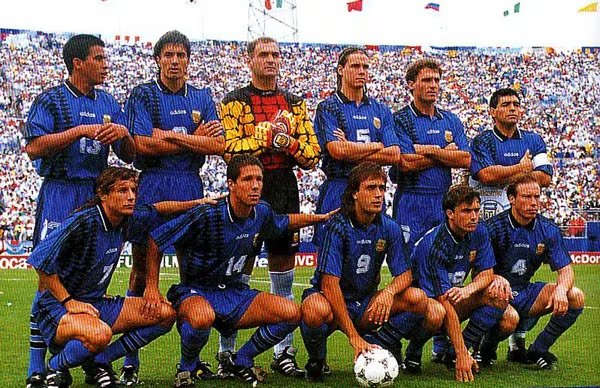 Los once ante Grecia en 1994. Parados: Fernando Cáceres, José Chamot, Luis Islas, Fernando Redondo, Oscar Ruggeri y Diego Maradona. Abajo: Claudio Caniggia, Diego Simeone, Gabriel Batistuta, Abel Balbo y Roberto Sensini