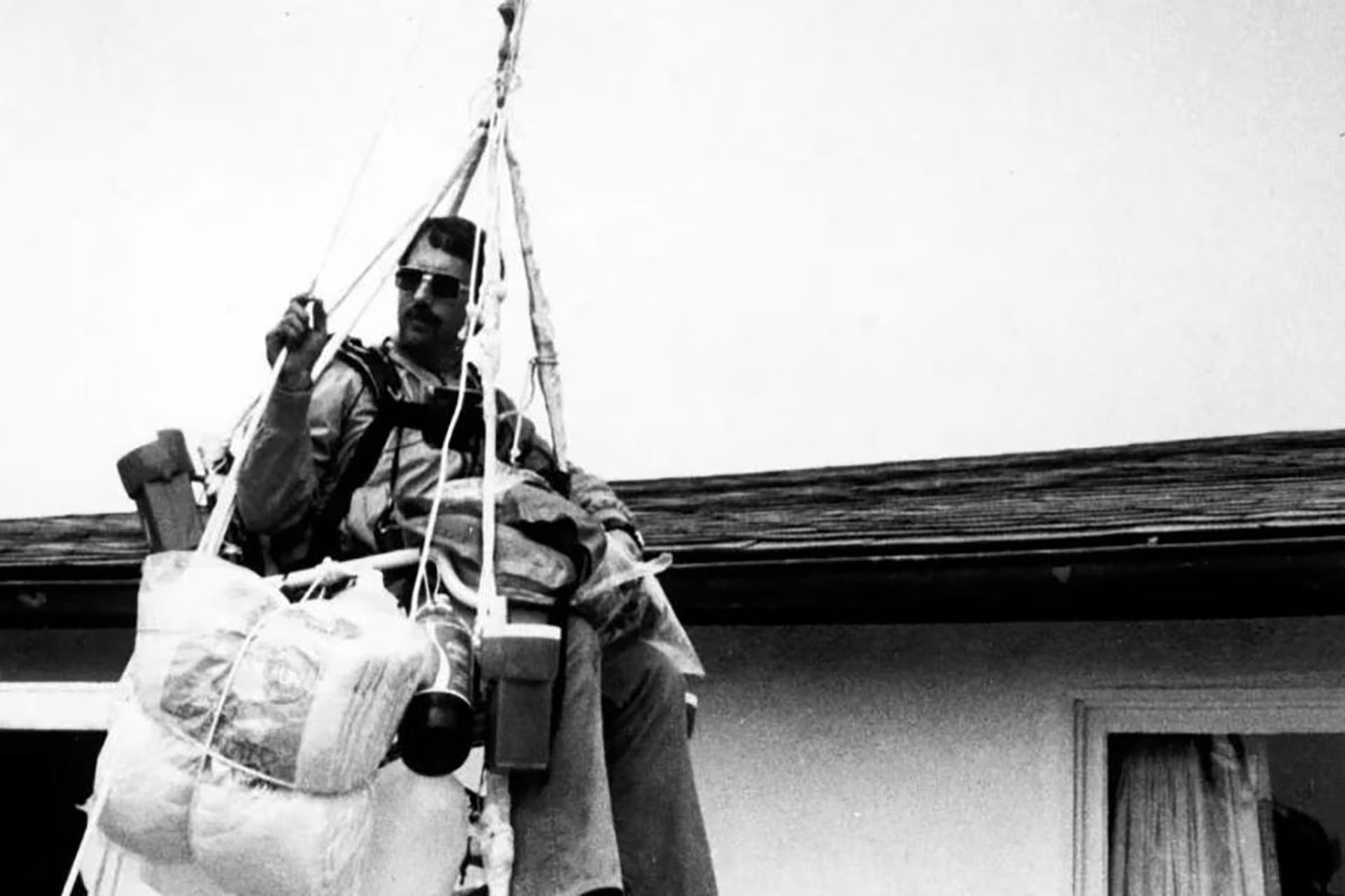Walters planeó durante diez años su vuelo en silla de jardín, reunió globos meteorológicos, bidones de agua y un paracaídas, y bautizó el artefacto Inspiration I (The Smithsonian)