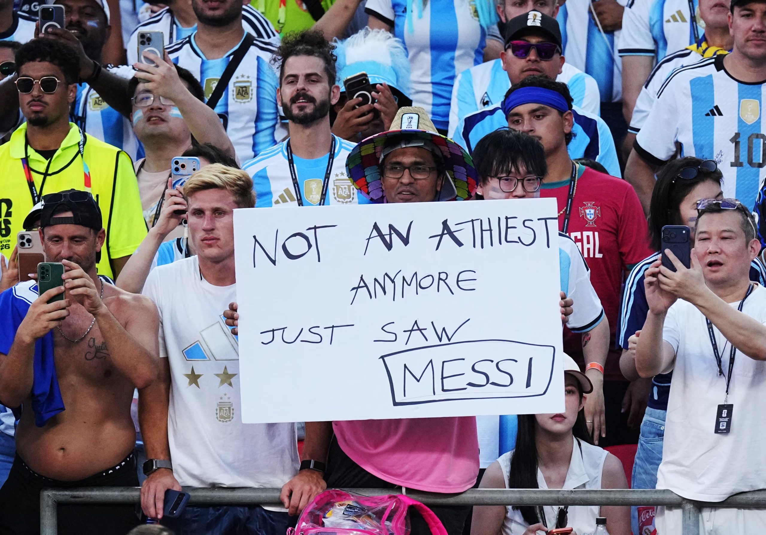 Un espectador con un cartel que rezaba: 