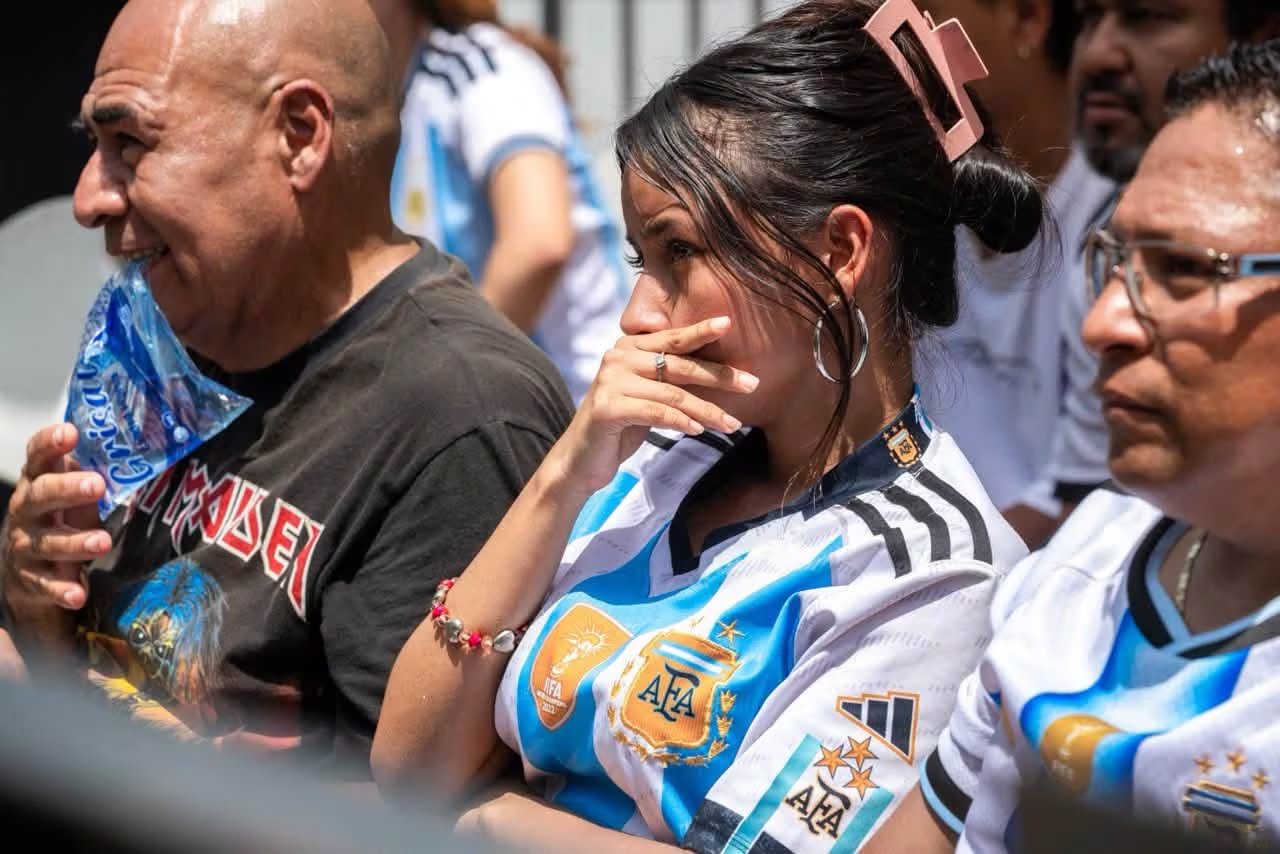 Argentina o España, una decisión en familia: la final del Mundial FIFA 2026 vista en comunidad en plazas públicas de El Salvador (Foto cortesía Ministerio de Obras Públicas)