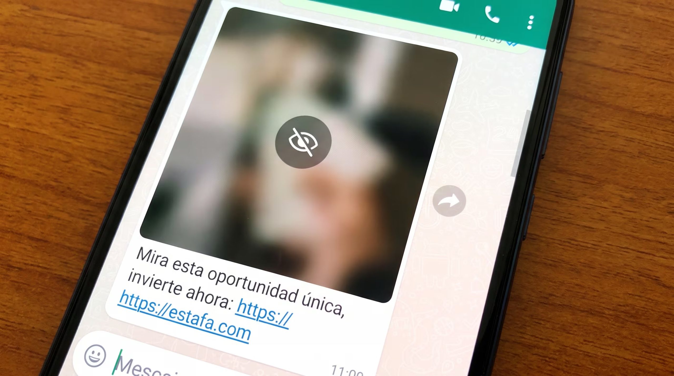 El envió de fotos ocultas se ha consolidado como estafa - crédito (Imagen Ilustrativa Infobae)