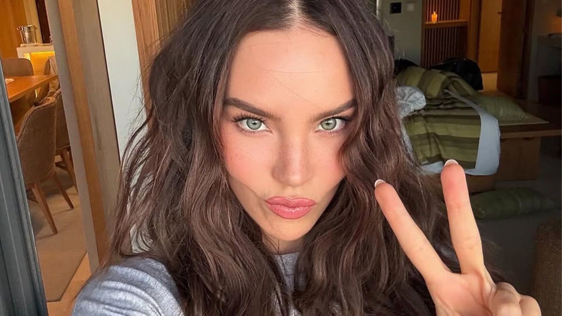 La artista Belinda, conocida por sus éxitos musicales y actorales, incursiona ahora en la producción, revelando sorpresas para 2026 durante su estancia en la Ciudad de México. (Instagram: @belindapop)